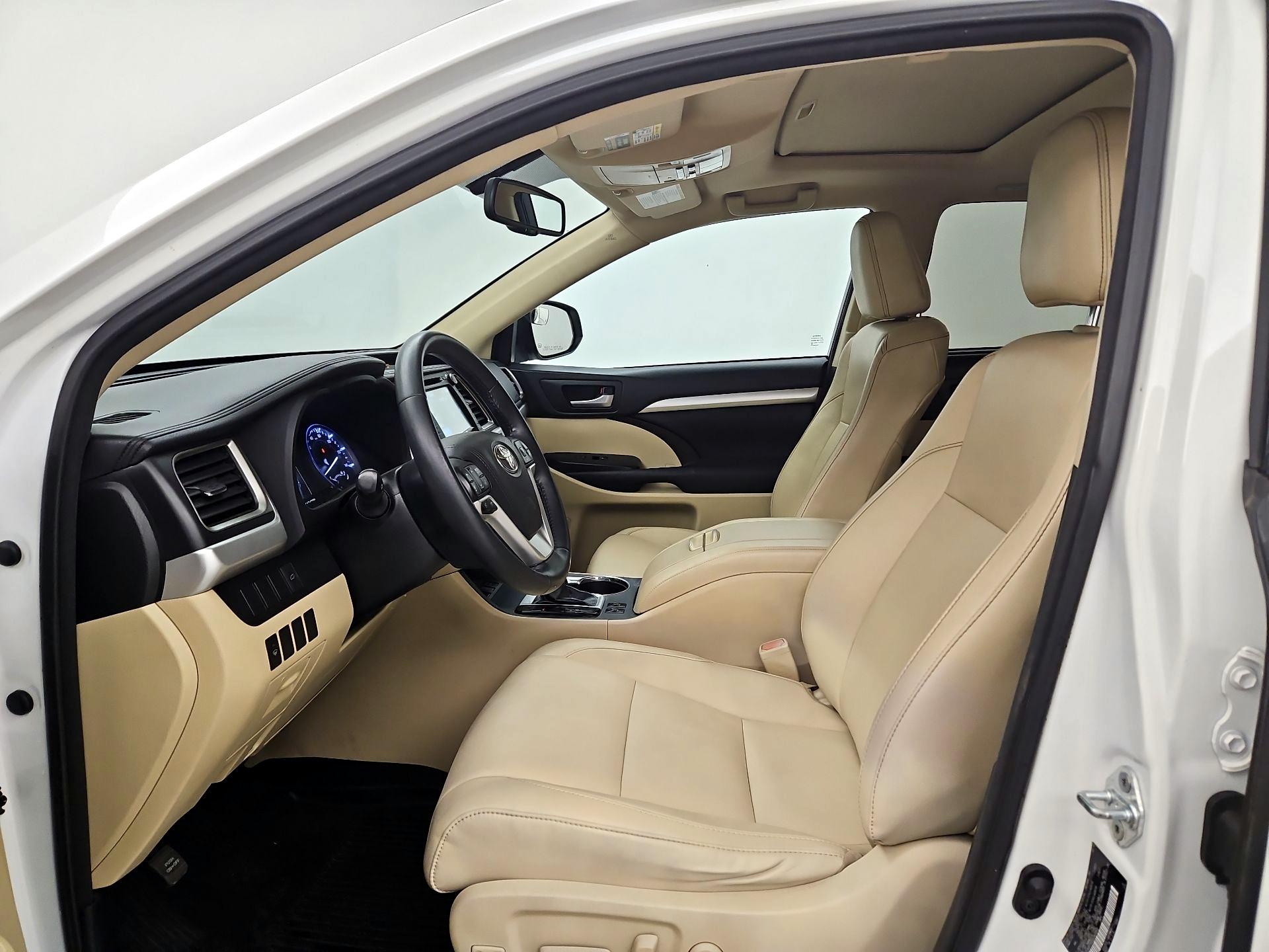 Thumbnail: 2016 Toyota Highlander - 11