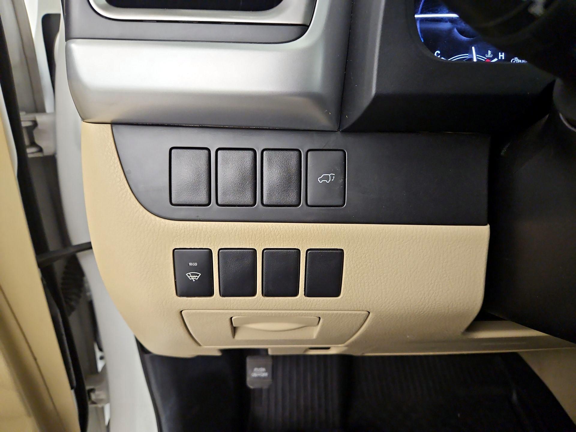 Thumbnail: 2016 Toyota Highlander - 13