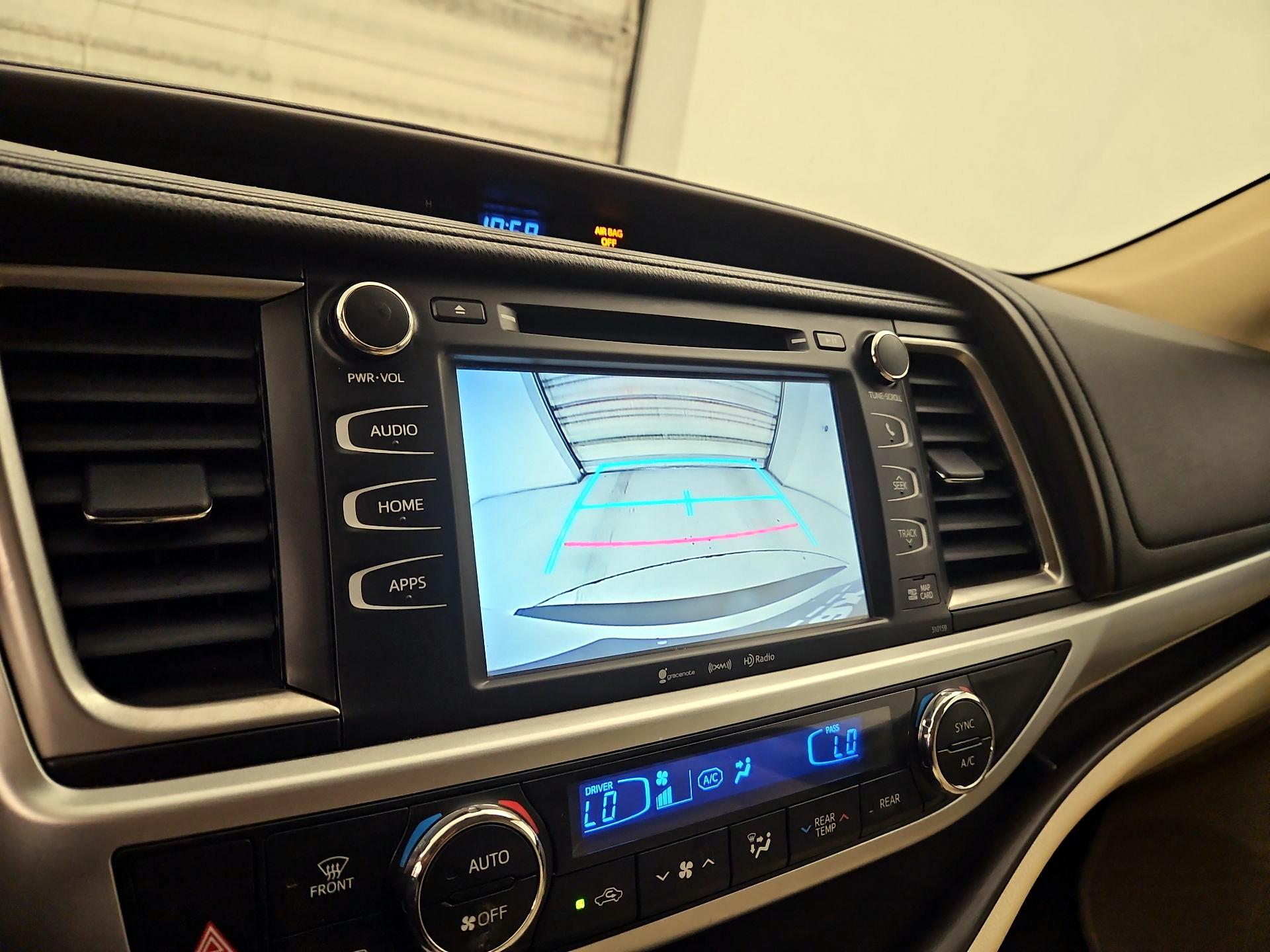 Thumbnail: 2016 Toyota Highlander - 14