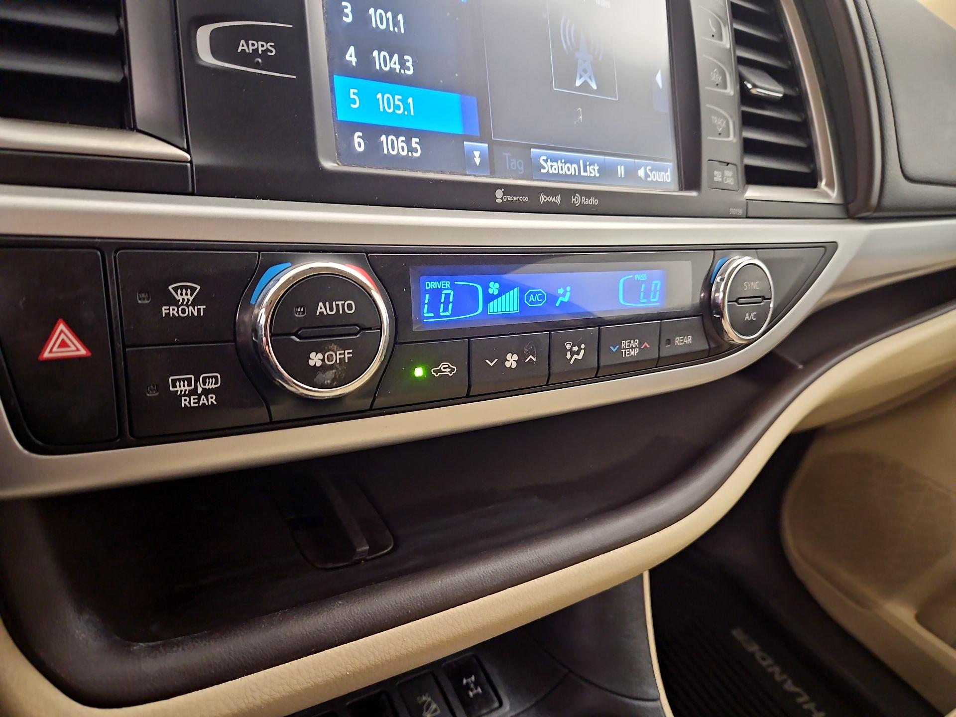 Thumbnail: 2016 Toyota Highlander - 16