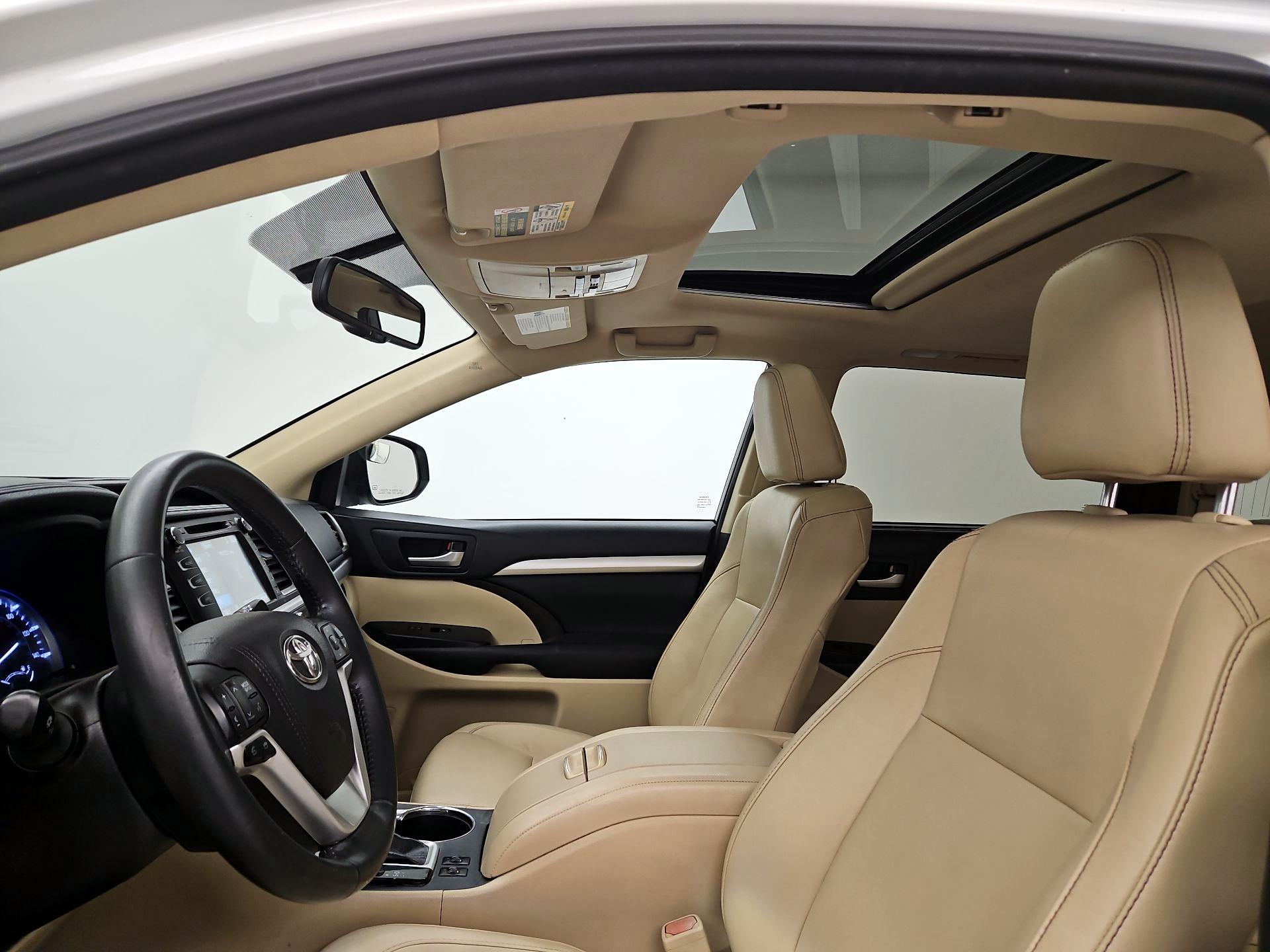 Thumbnail: 2016 Toyota Highlander - 19