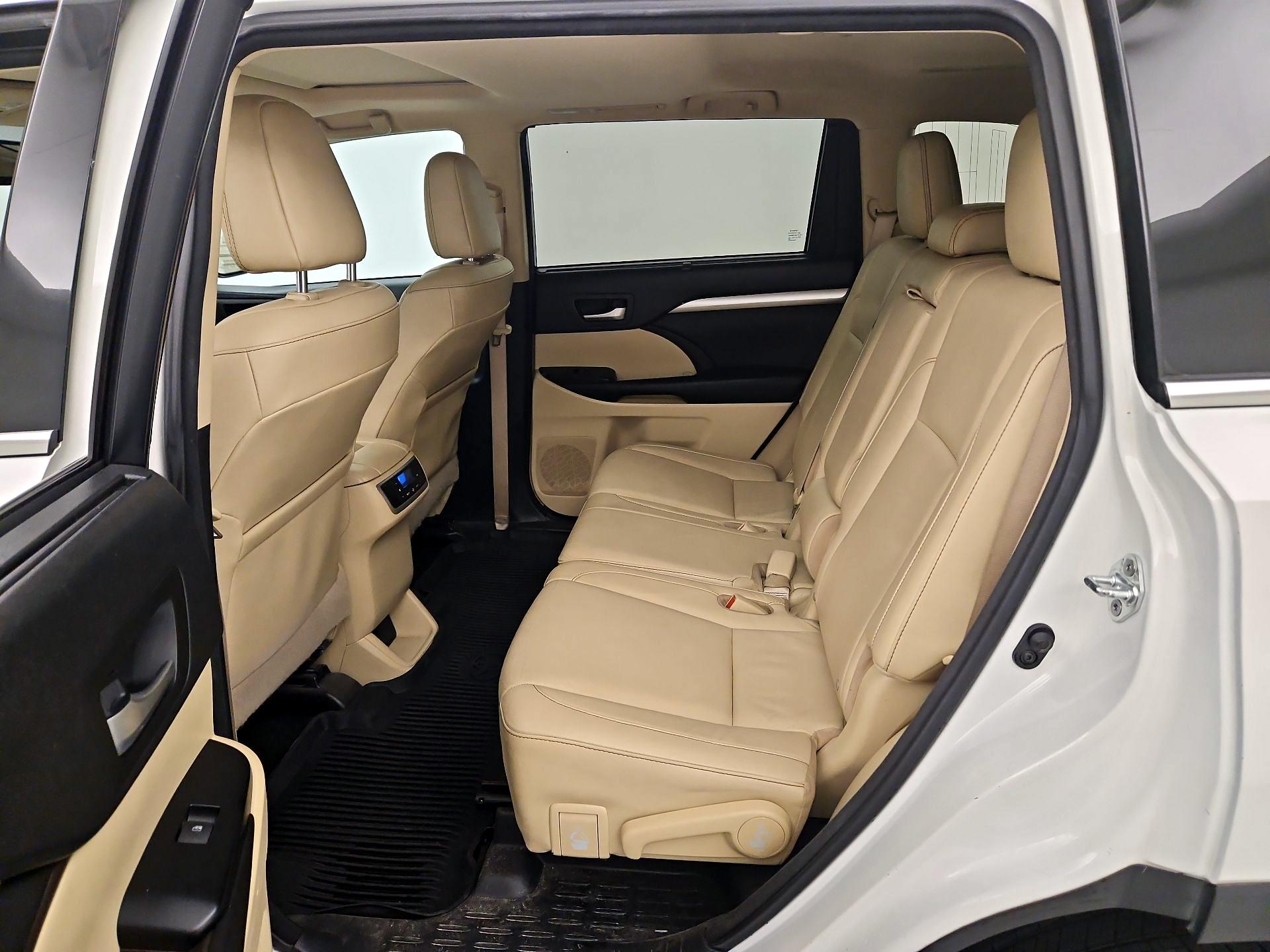 Thumbnail: 2016 Toyota Highlander - 20