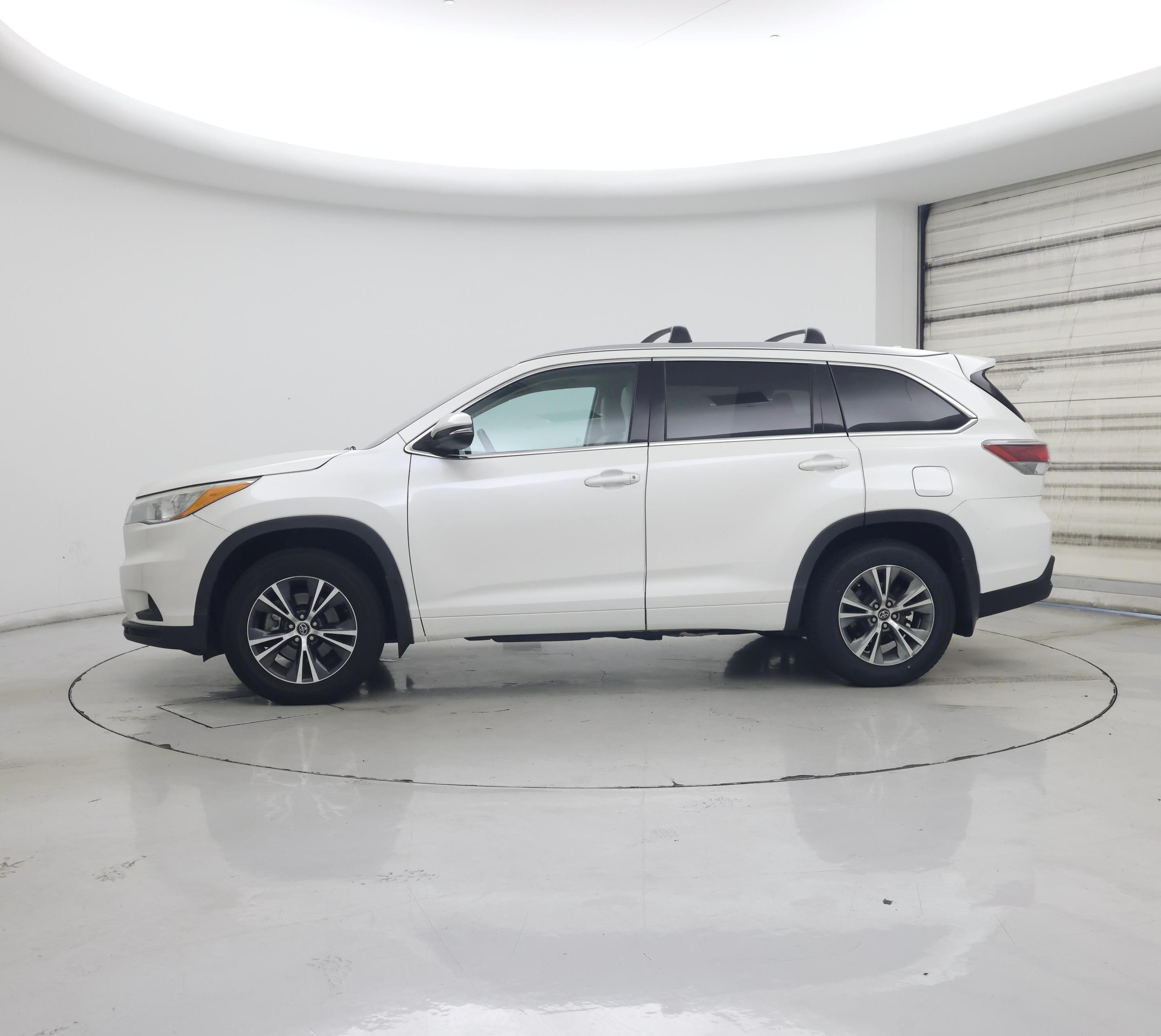 Thumbnail: 2016 Toyota Highlander - 3