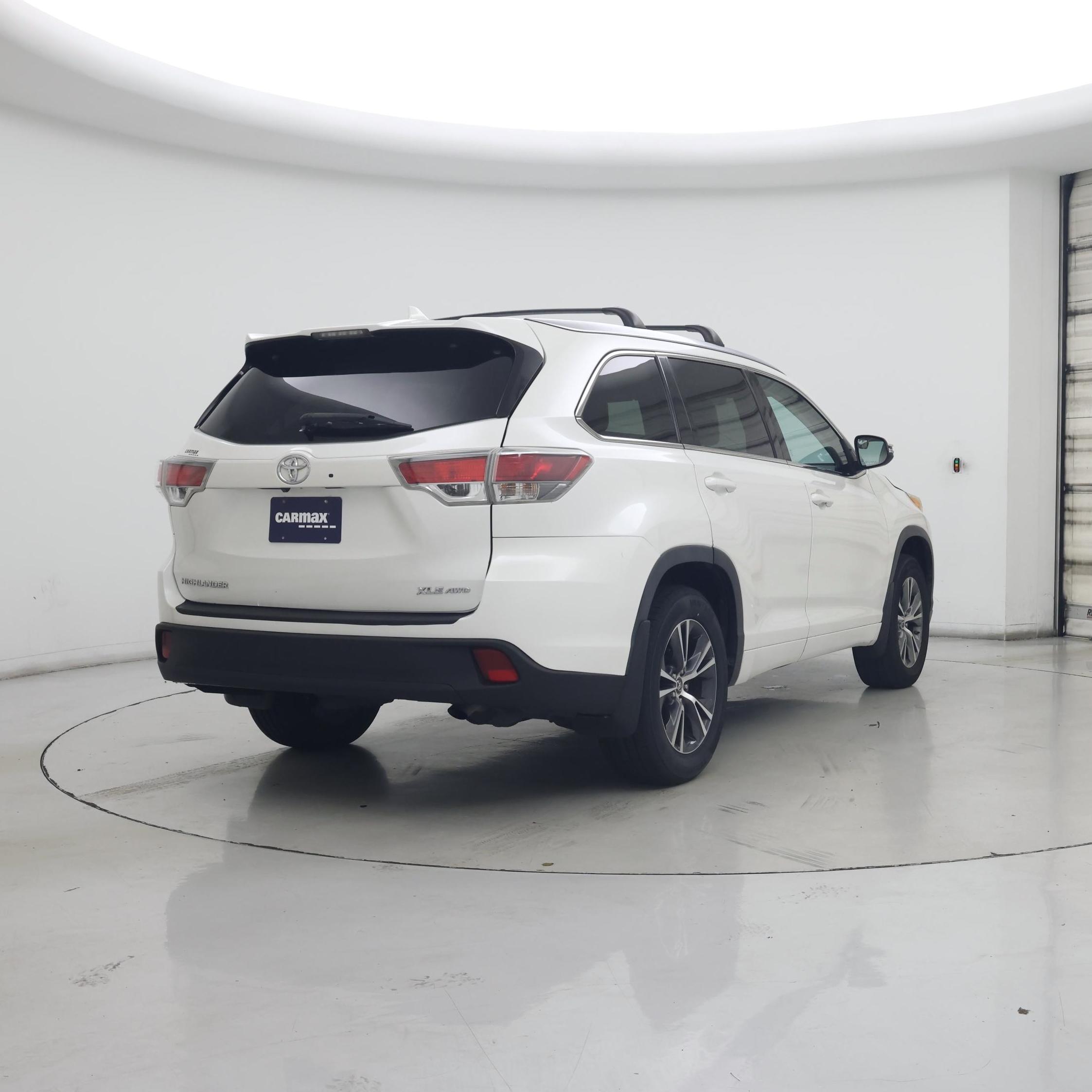 Thumbnail: 2016 Toyota Highlander - 8