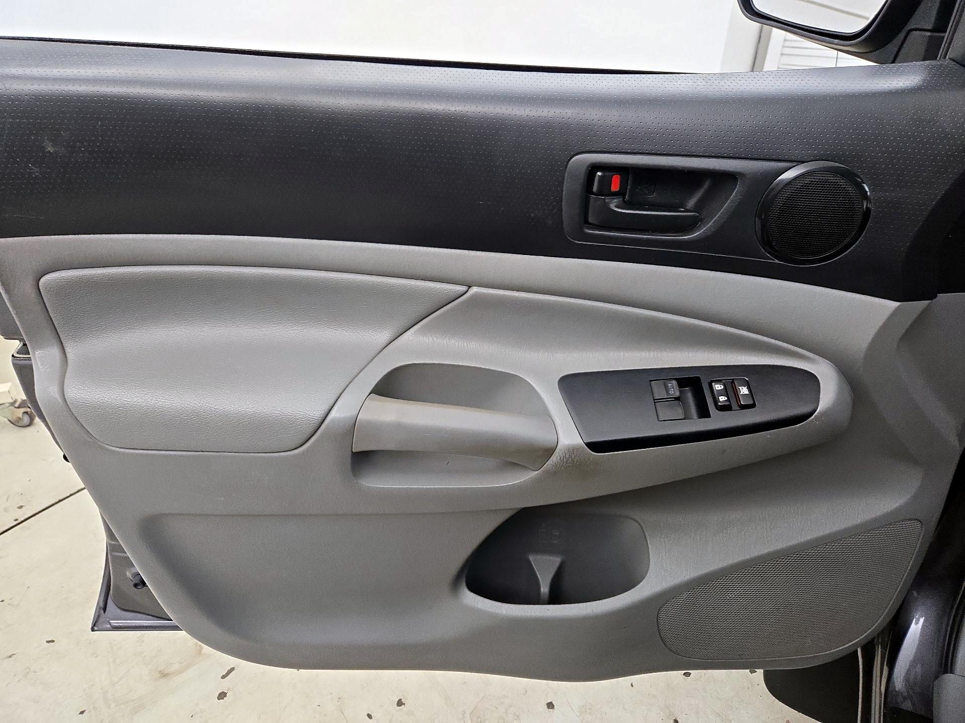 Thumbnail: 2015 Toyota Tacoma - 12