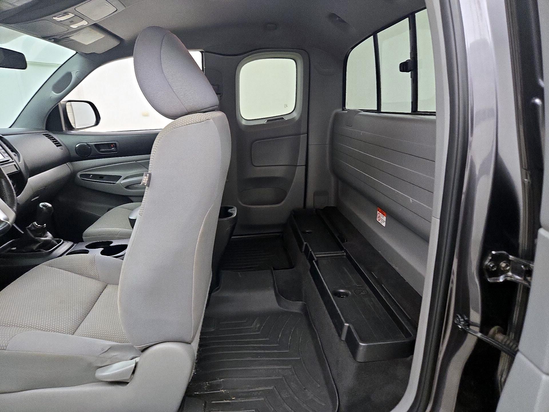 Thumbnail: 2015 Toyota Tacoma - 16