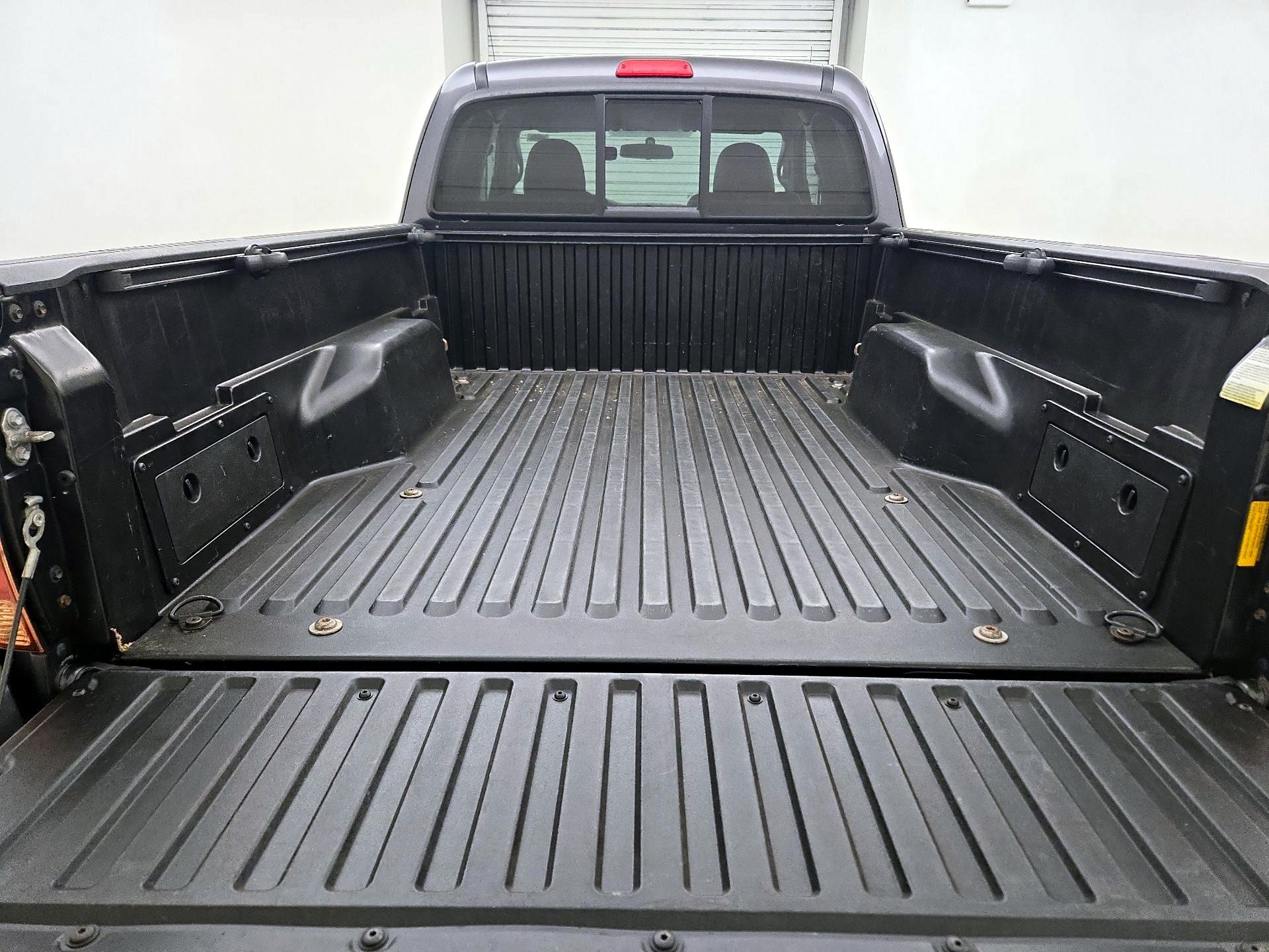 Thumbnail: 2015 Toyota Tacoma - 17