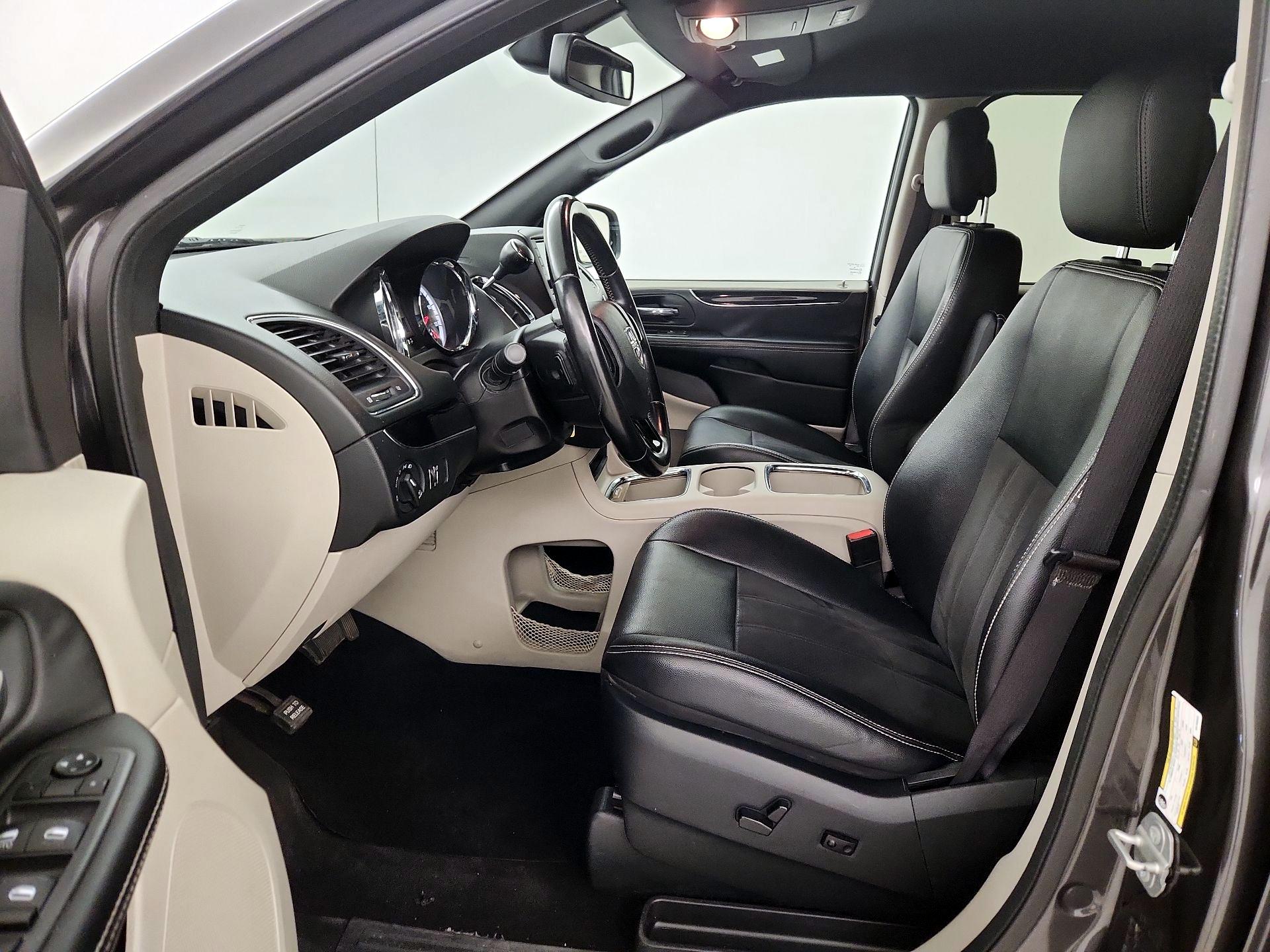 Thumbnail: 2019 Dodge Grand Caravan - 11