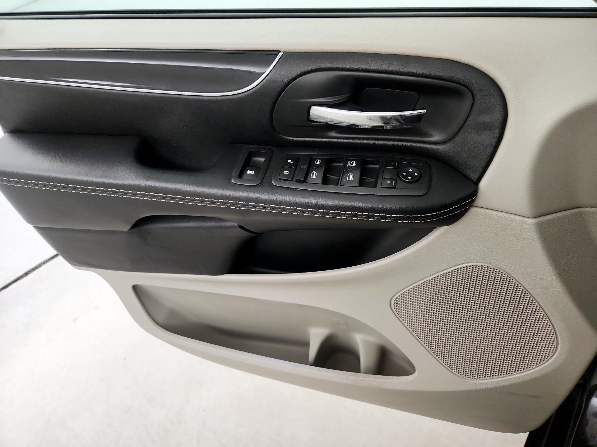 Thumbnail: 2019 Dodge Grand Caravan - 12