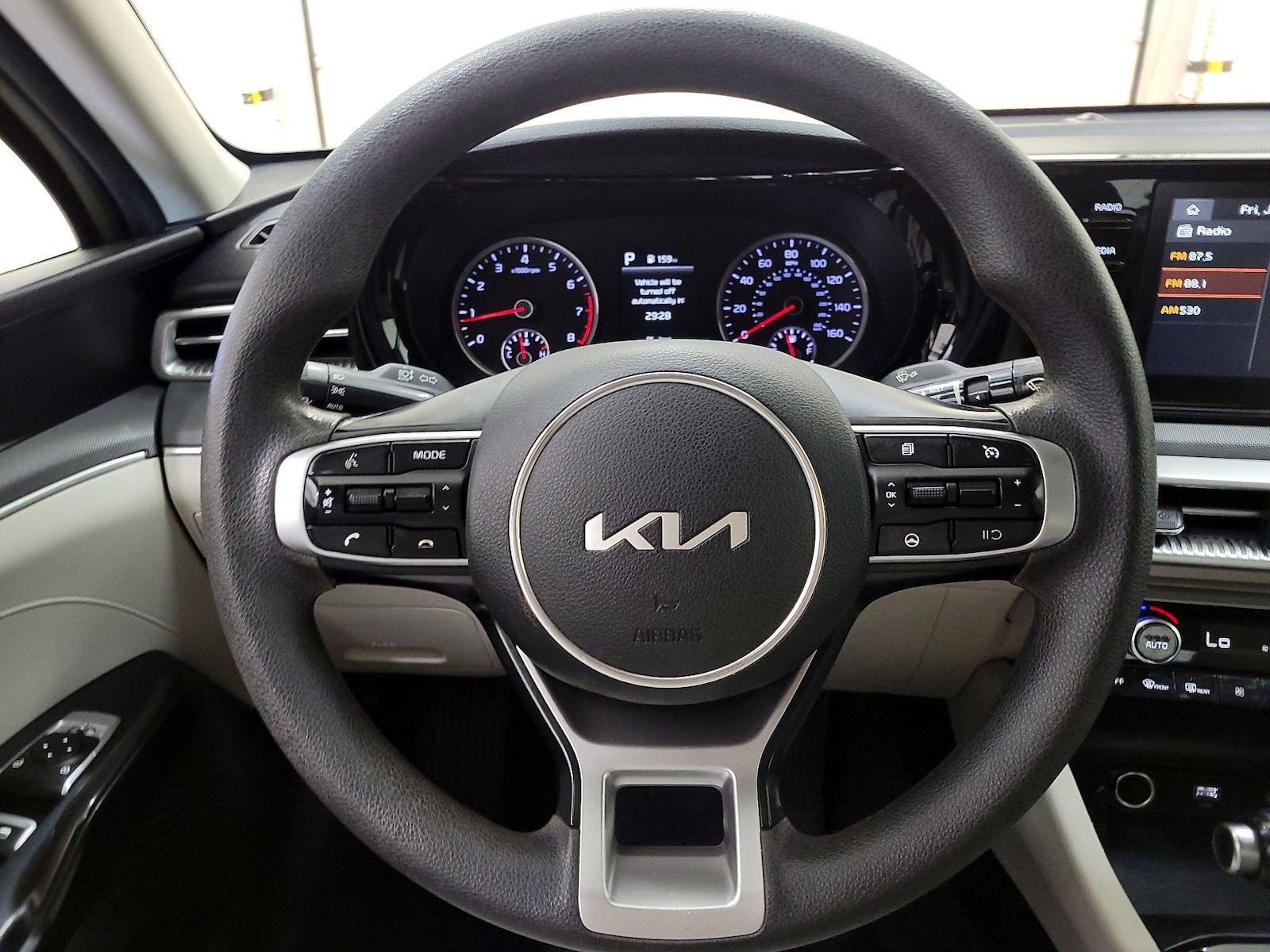 2022 Kia K5 LXS - Photo 11