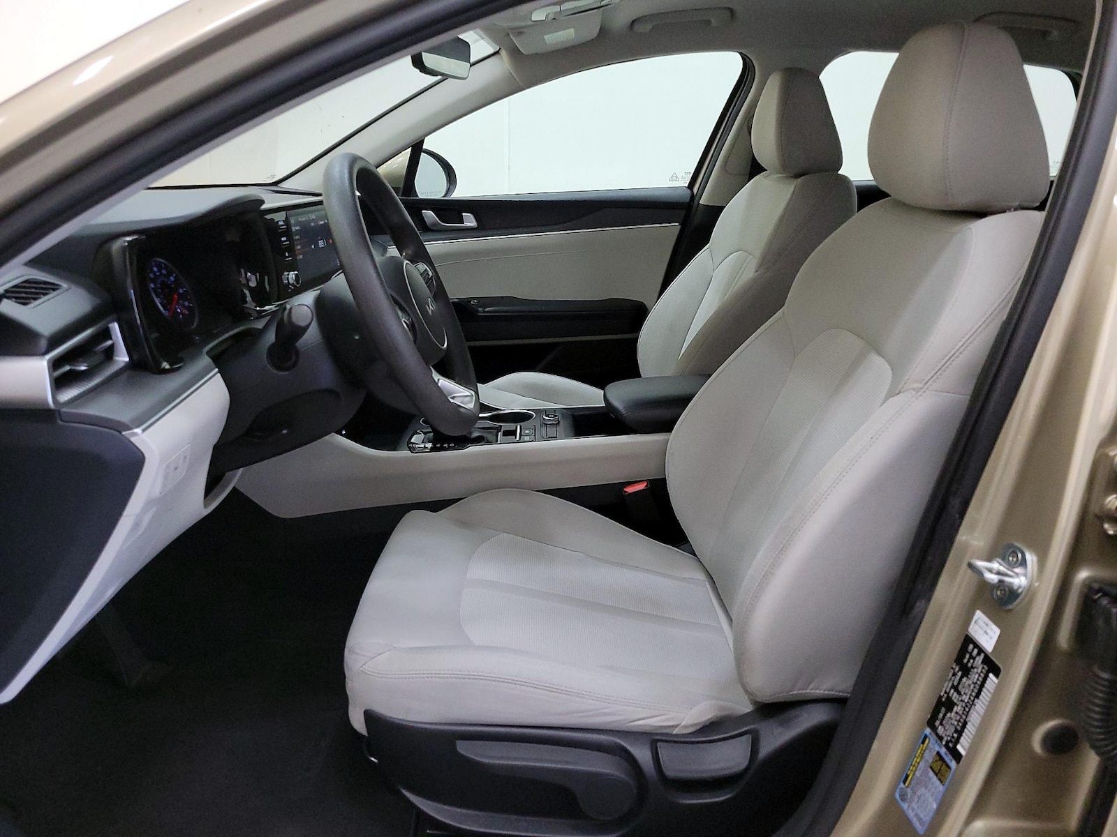 2022 Kia K5 LXS - Photo 12