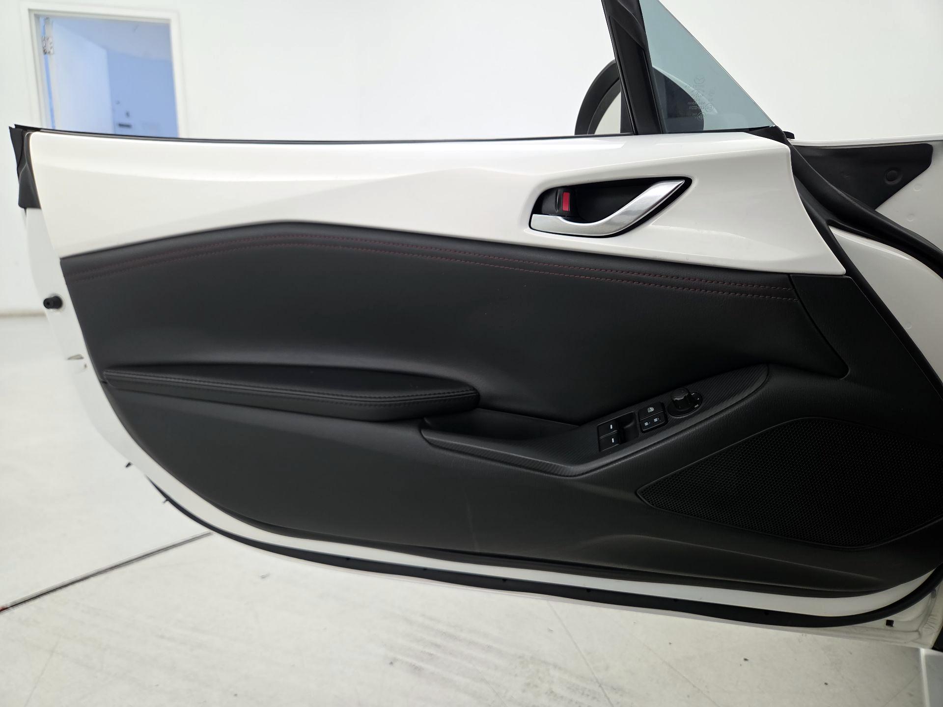 Thumbnail: 2016 Mazda MX-5 Miata - 12