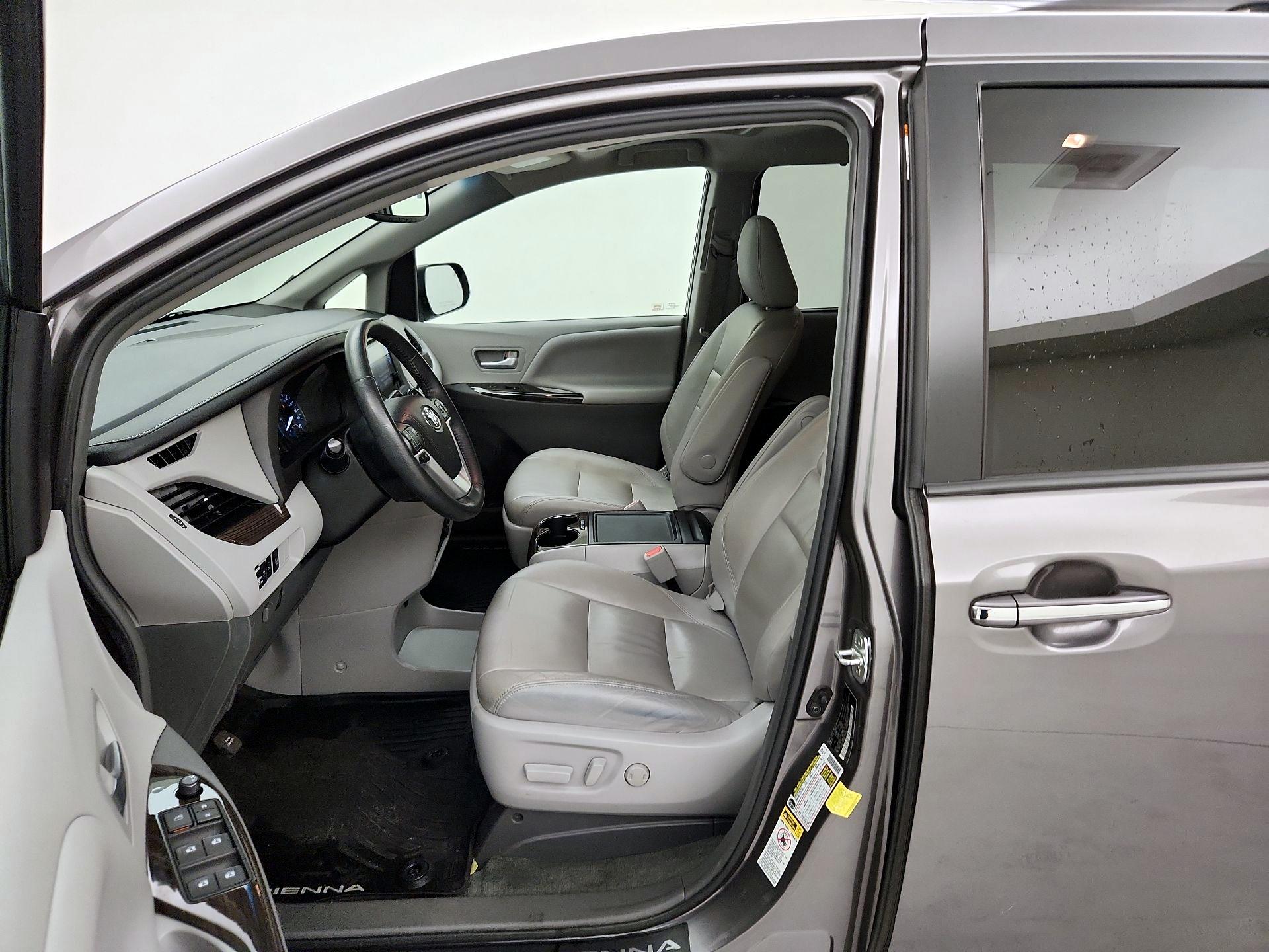 Thumbnail: 2017 Toyota Sienna - 11