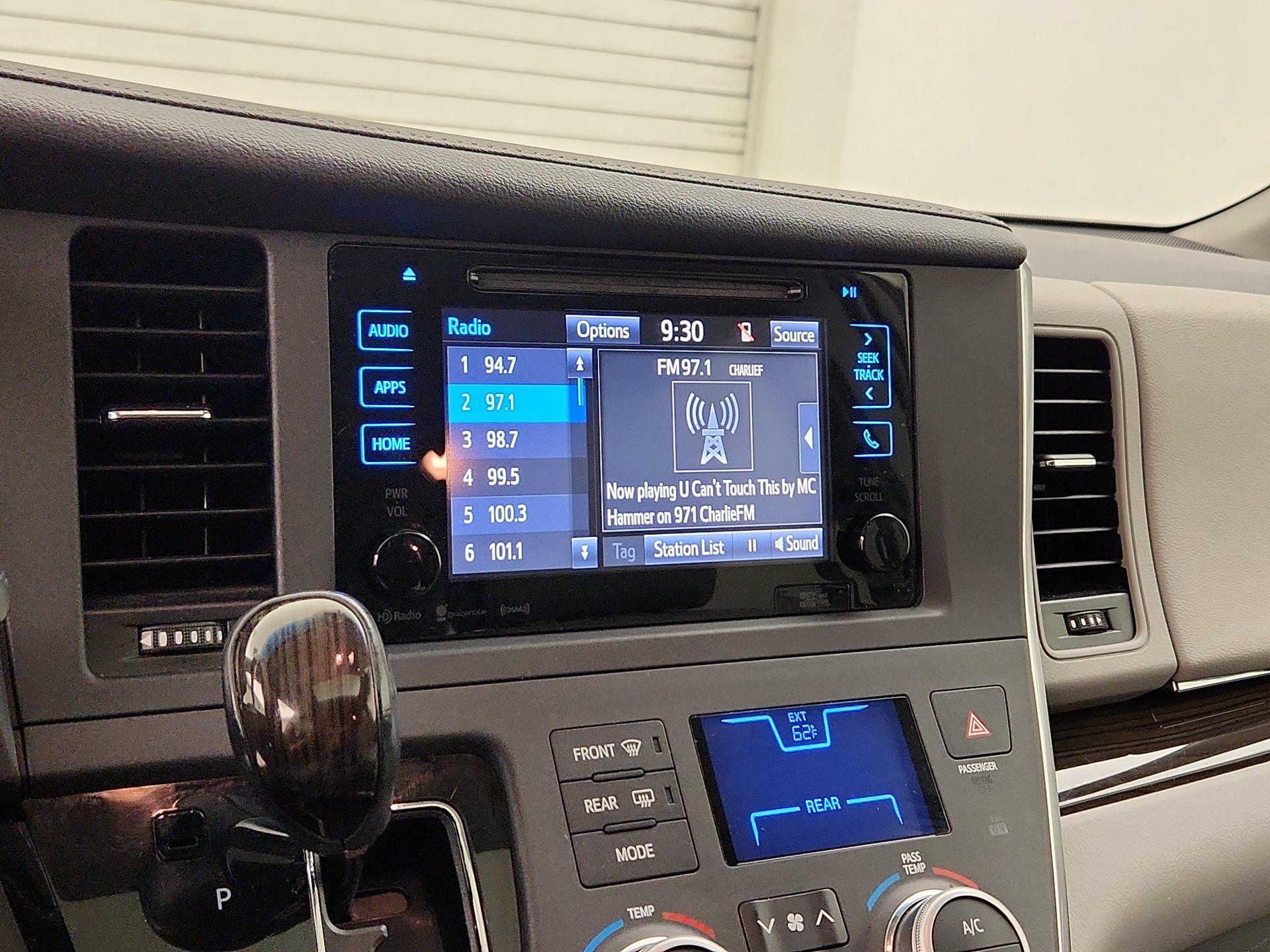 Thumbnail: 2017 Toyota Sienna - 15