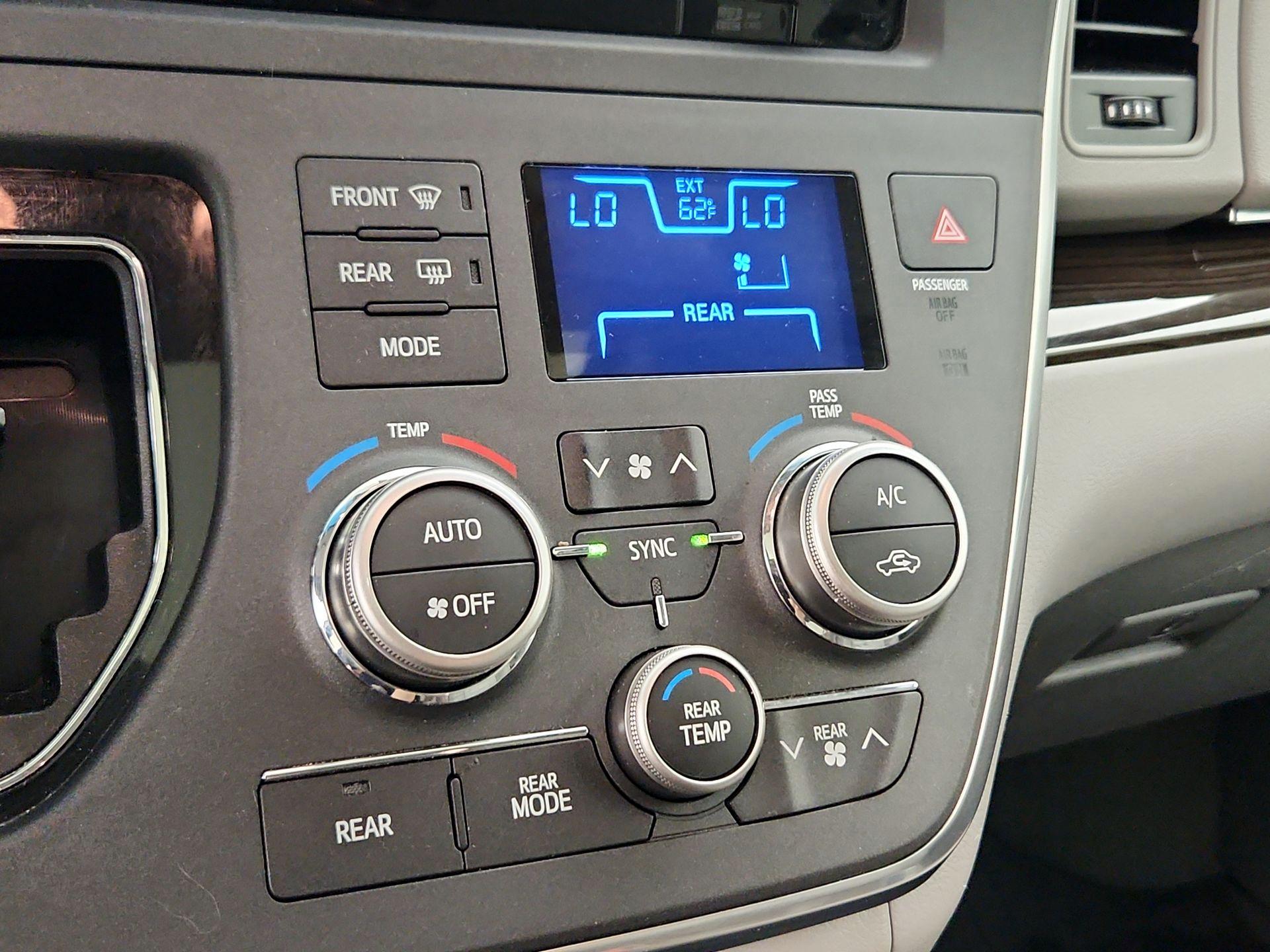 Thumbnail: 2017 Toyota Sienna - 16