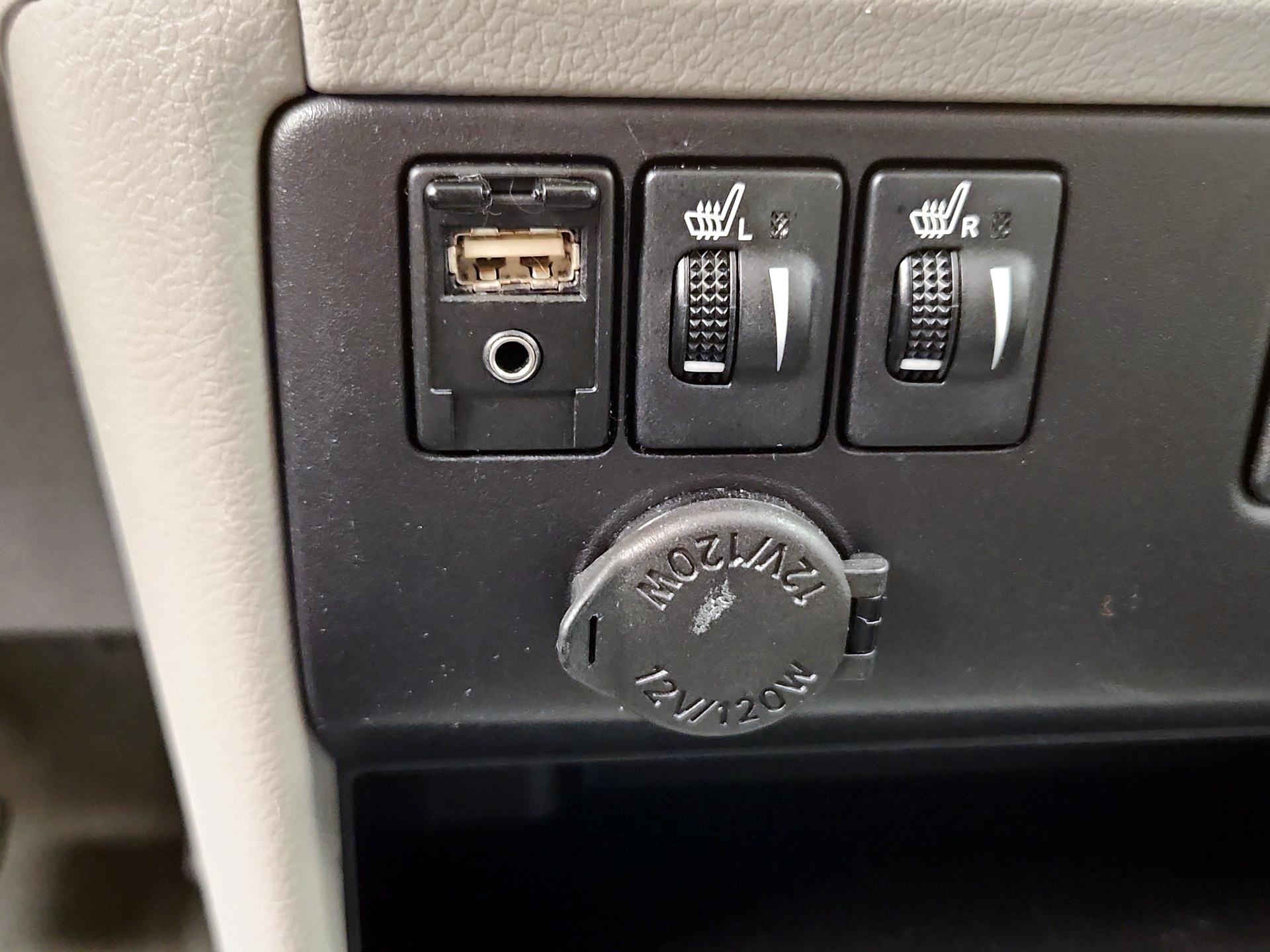 Thumbnail: 2017 Toyota Sienna - 18