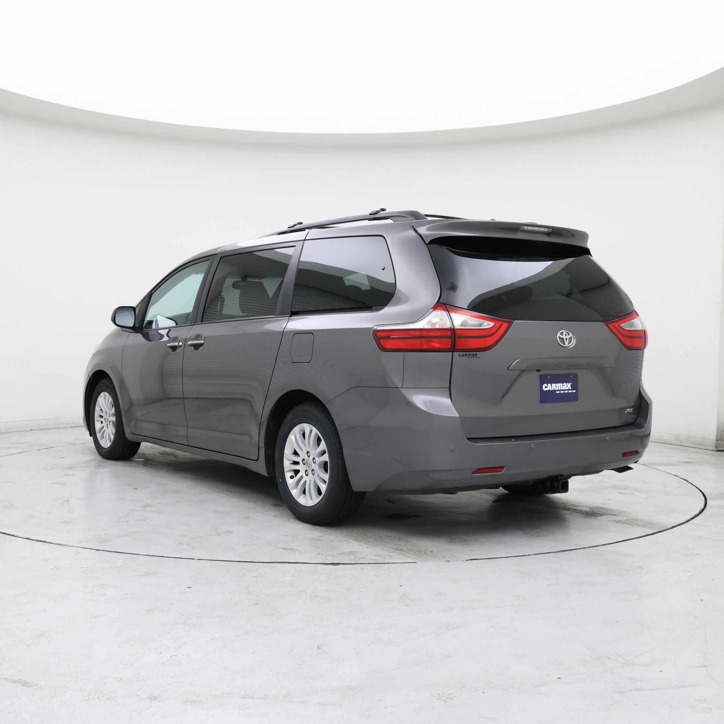 Thumbnail: 2017 Toyota Sienna - 2