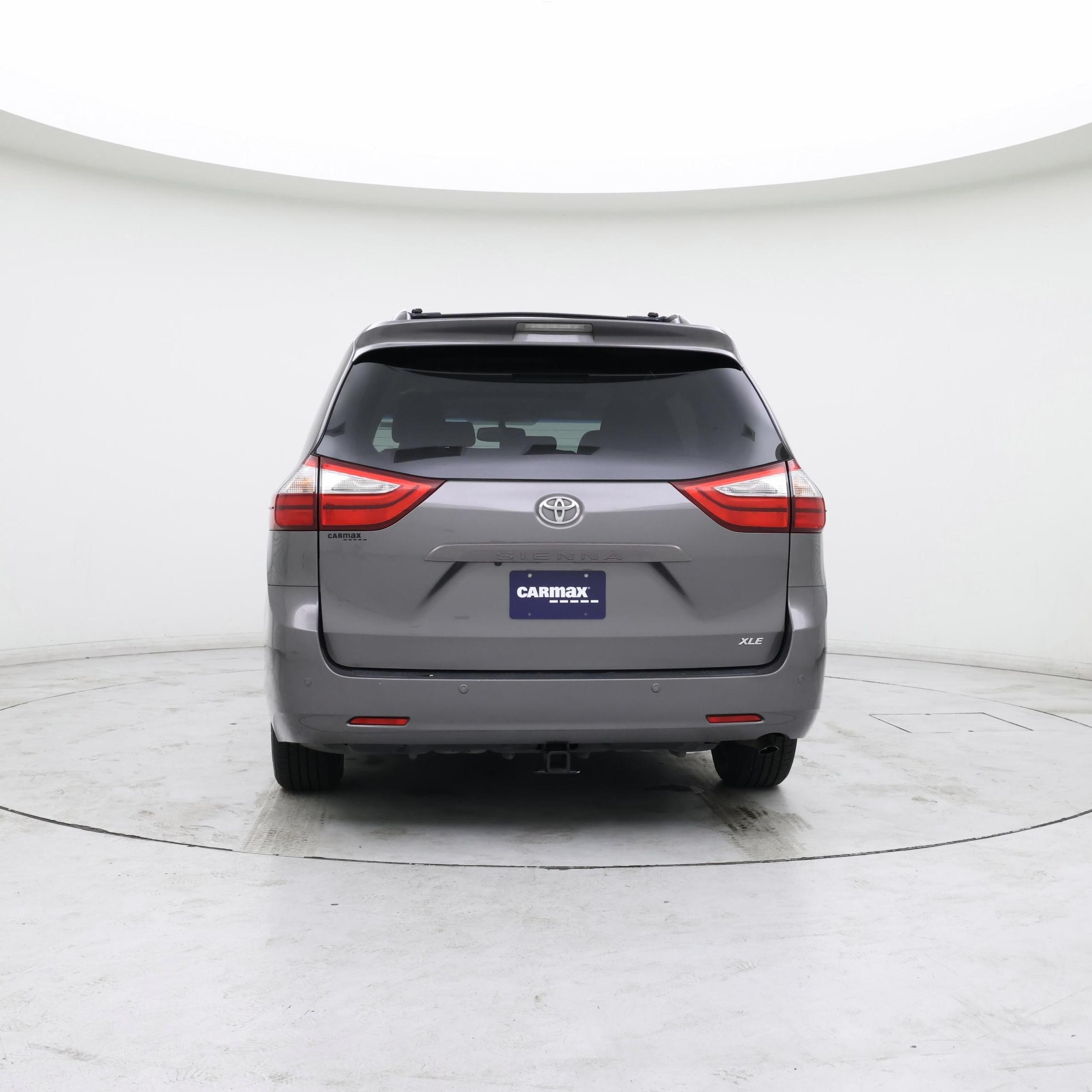 Thumbnail: 2017 Toyota Sienna - 6