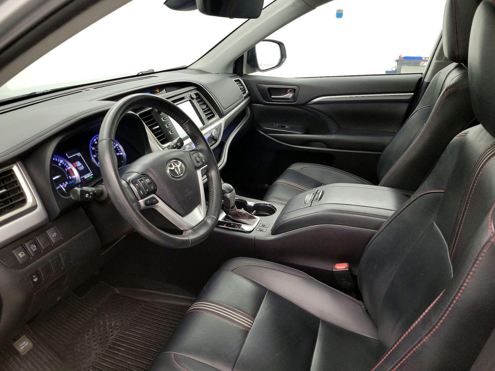 2019 Toyota Highlander SE - Photo 12