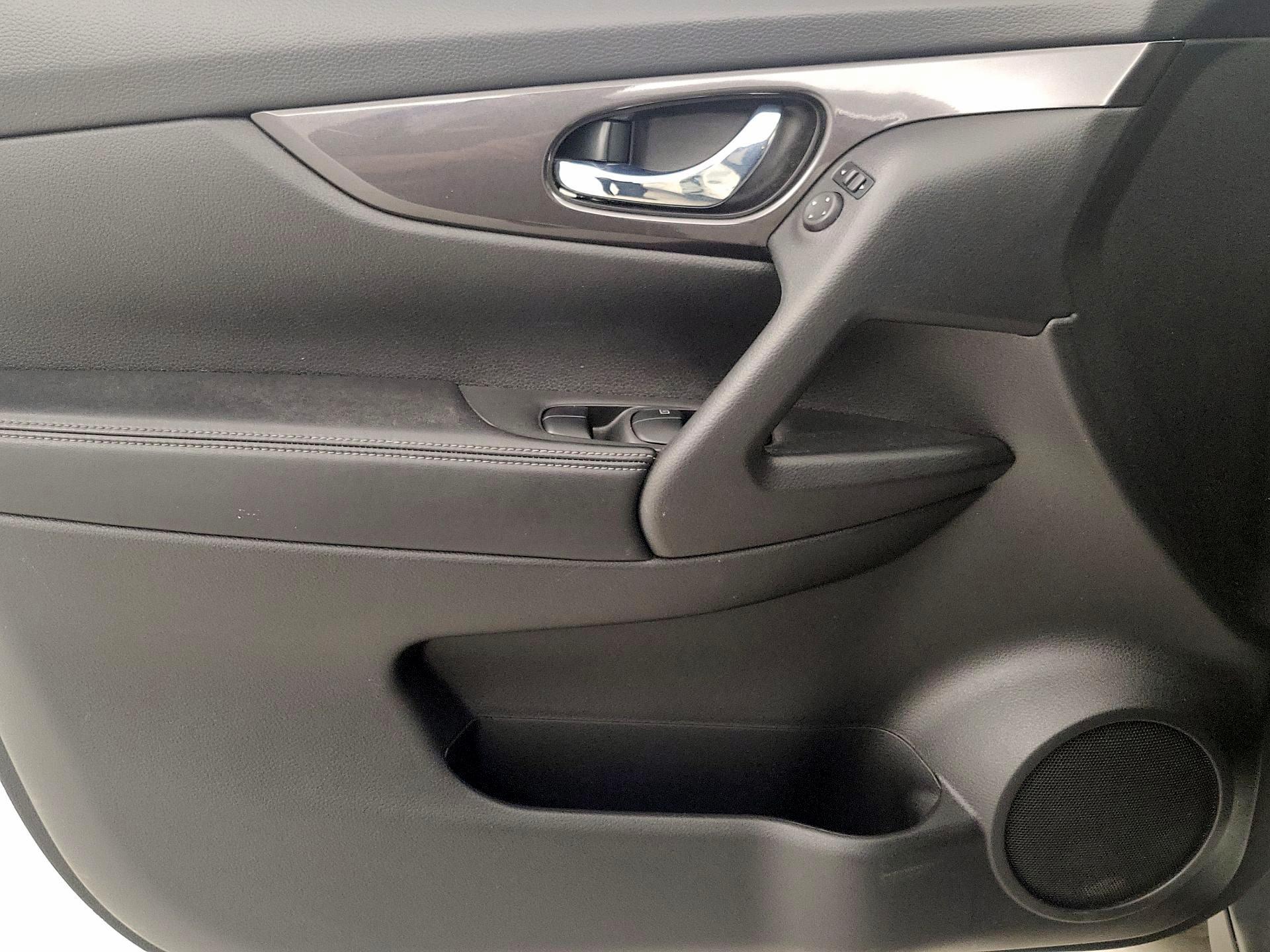 Thumbnail: 2019 Nissan Rogue - 12
