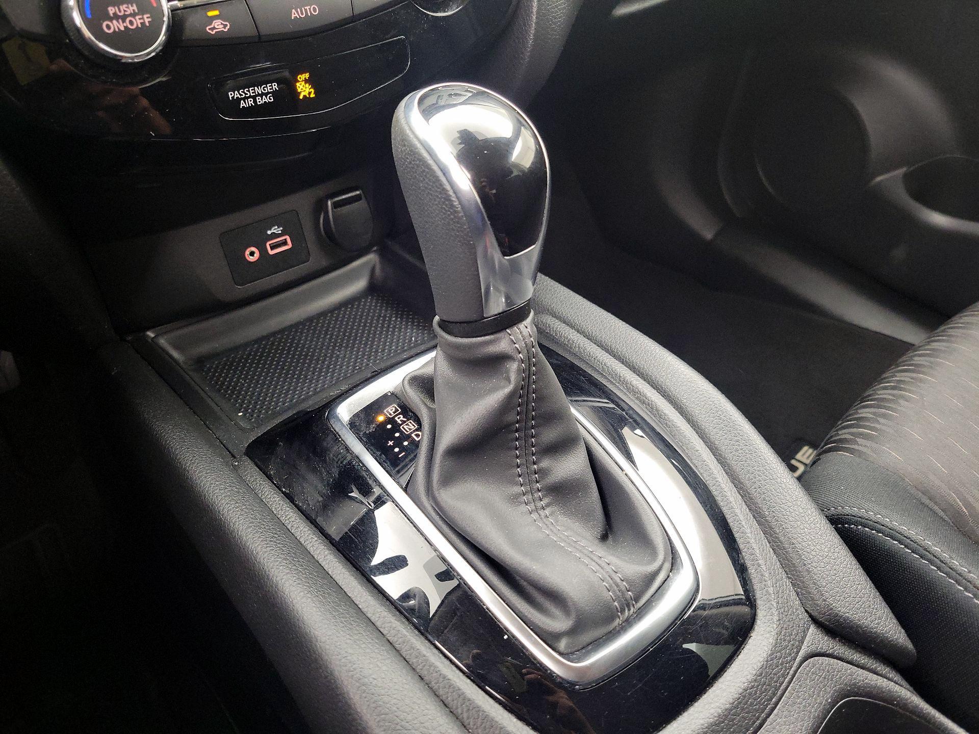 Thumbnail: 2019 Nissan Rogue - 17