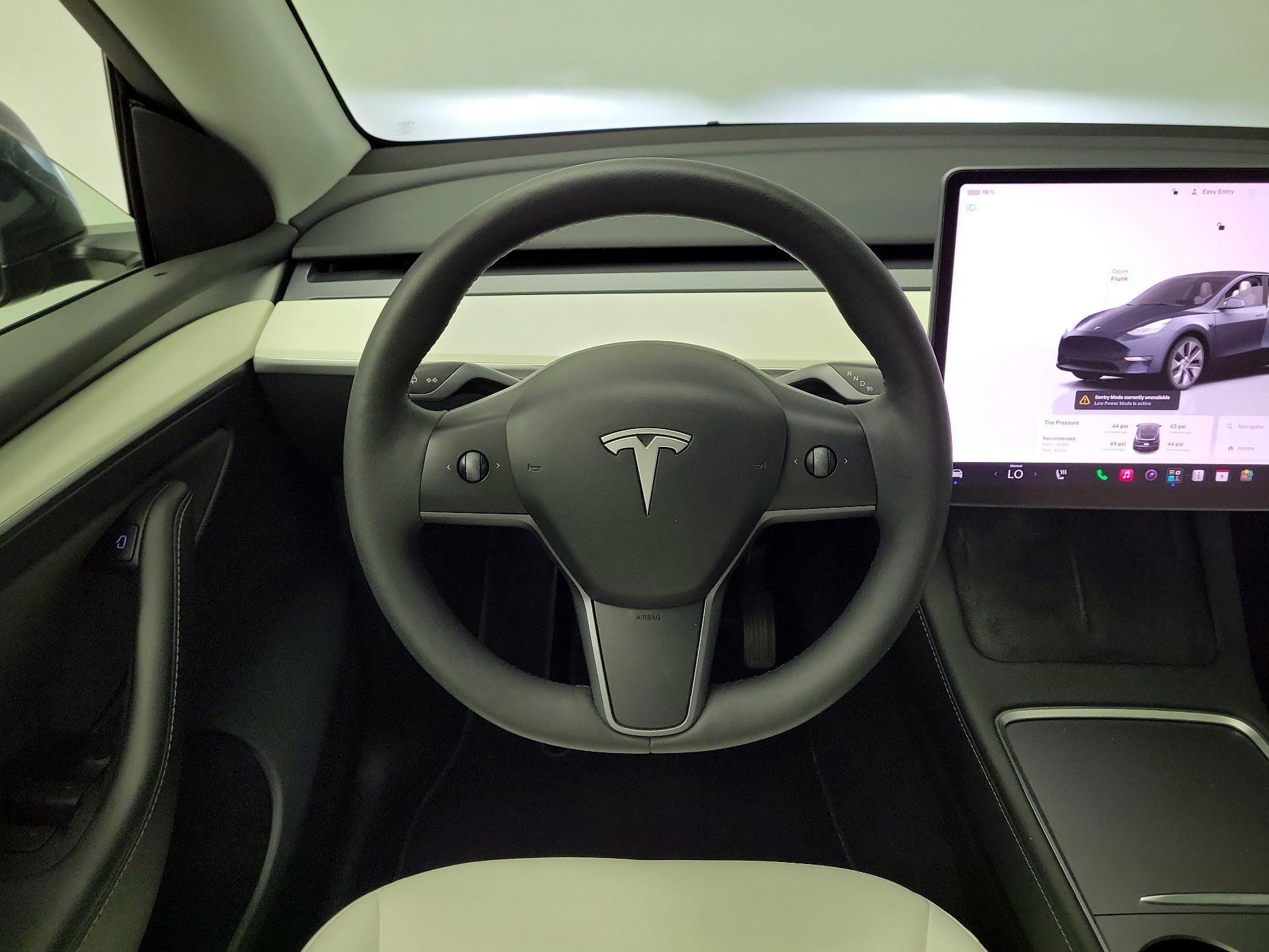 Thumbnail: 2023 Tesla Model Y - 10
