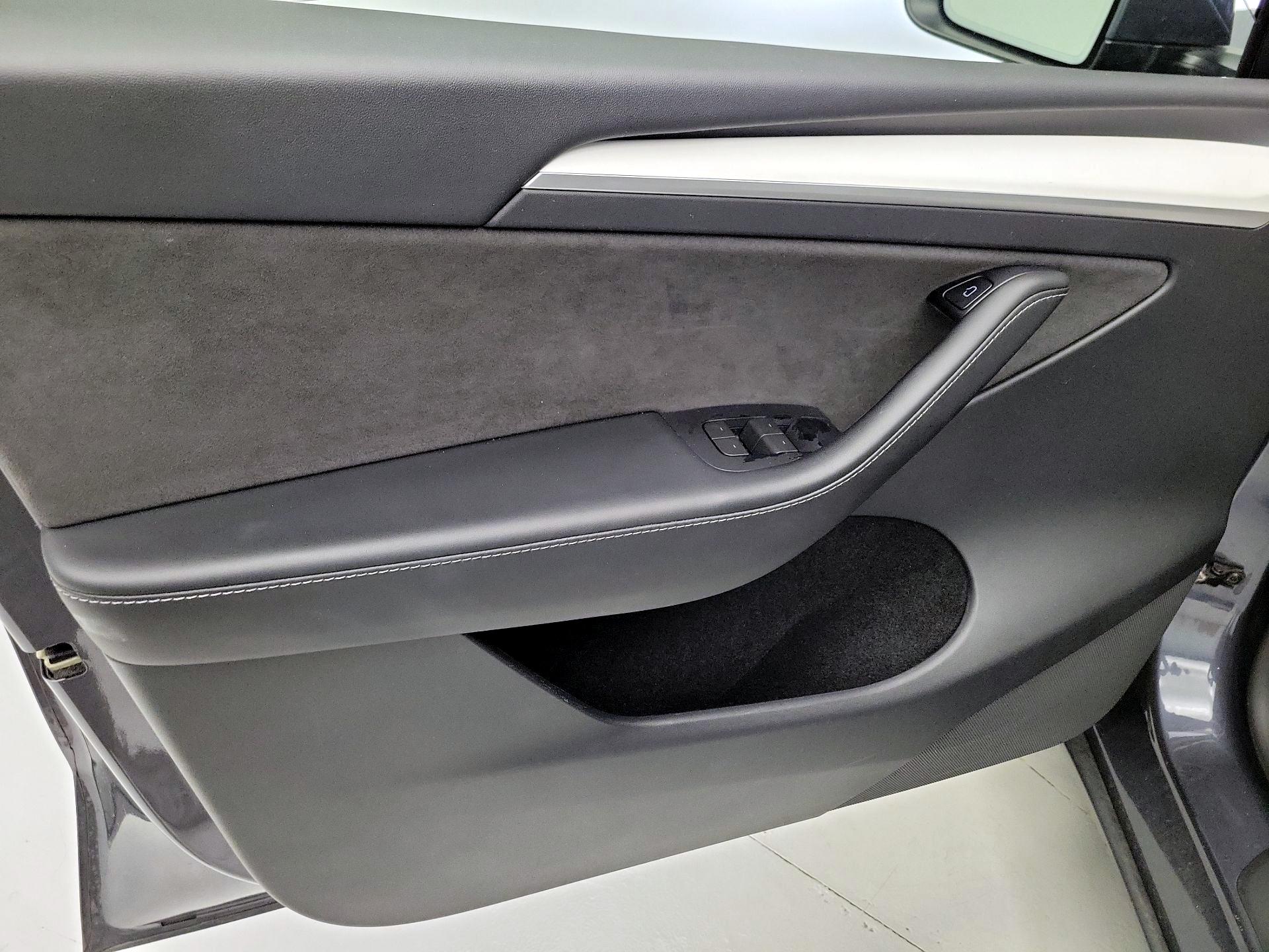 Thumbnail: 2023 Tesla Model Y - 12
