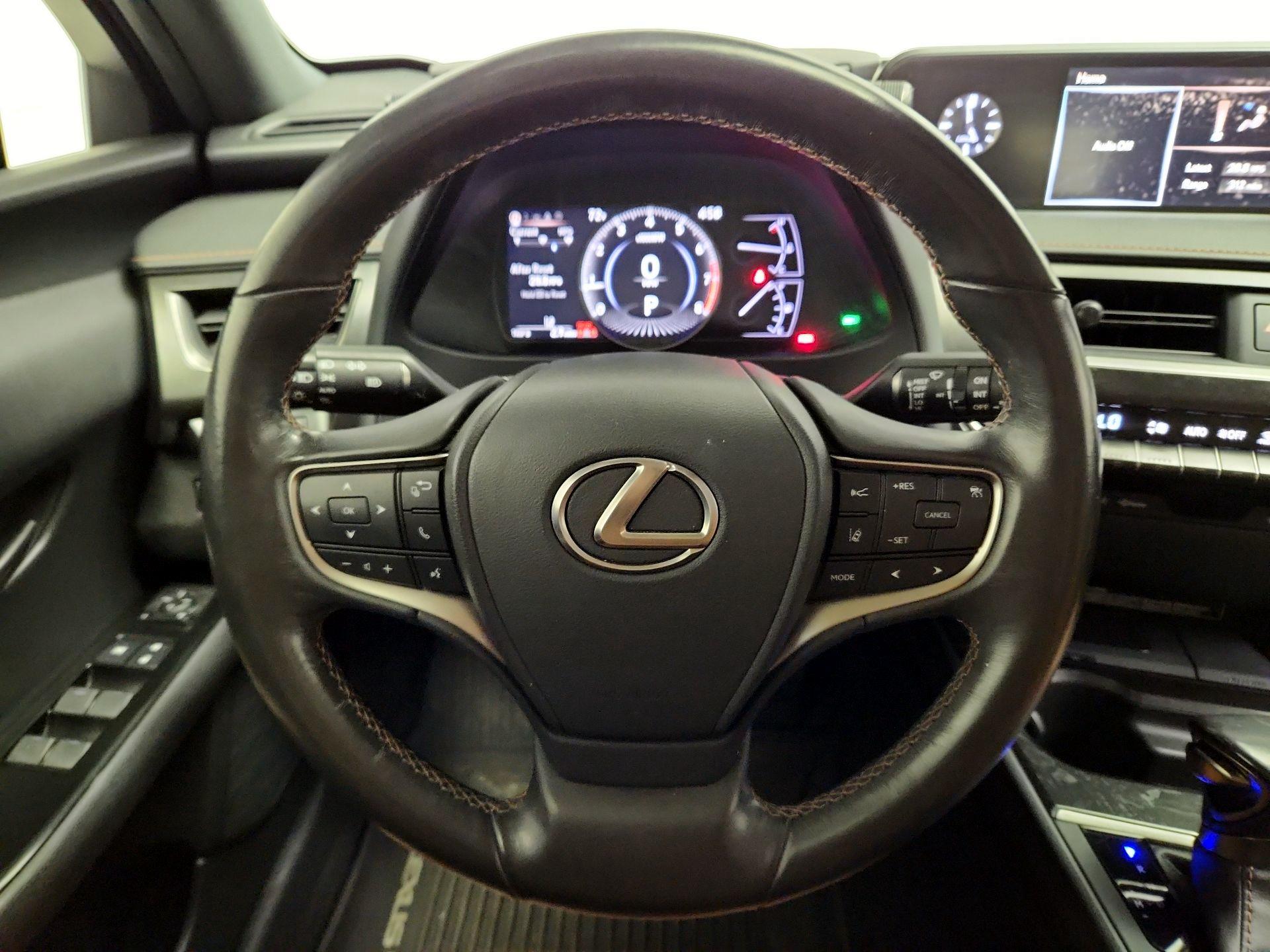 Thumbnail: 2020 Lexus UX - 10