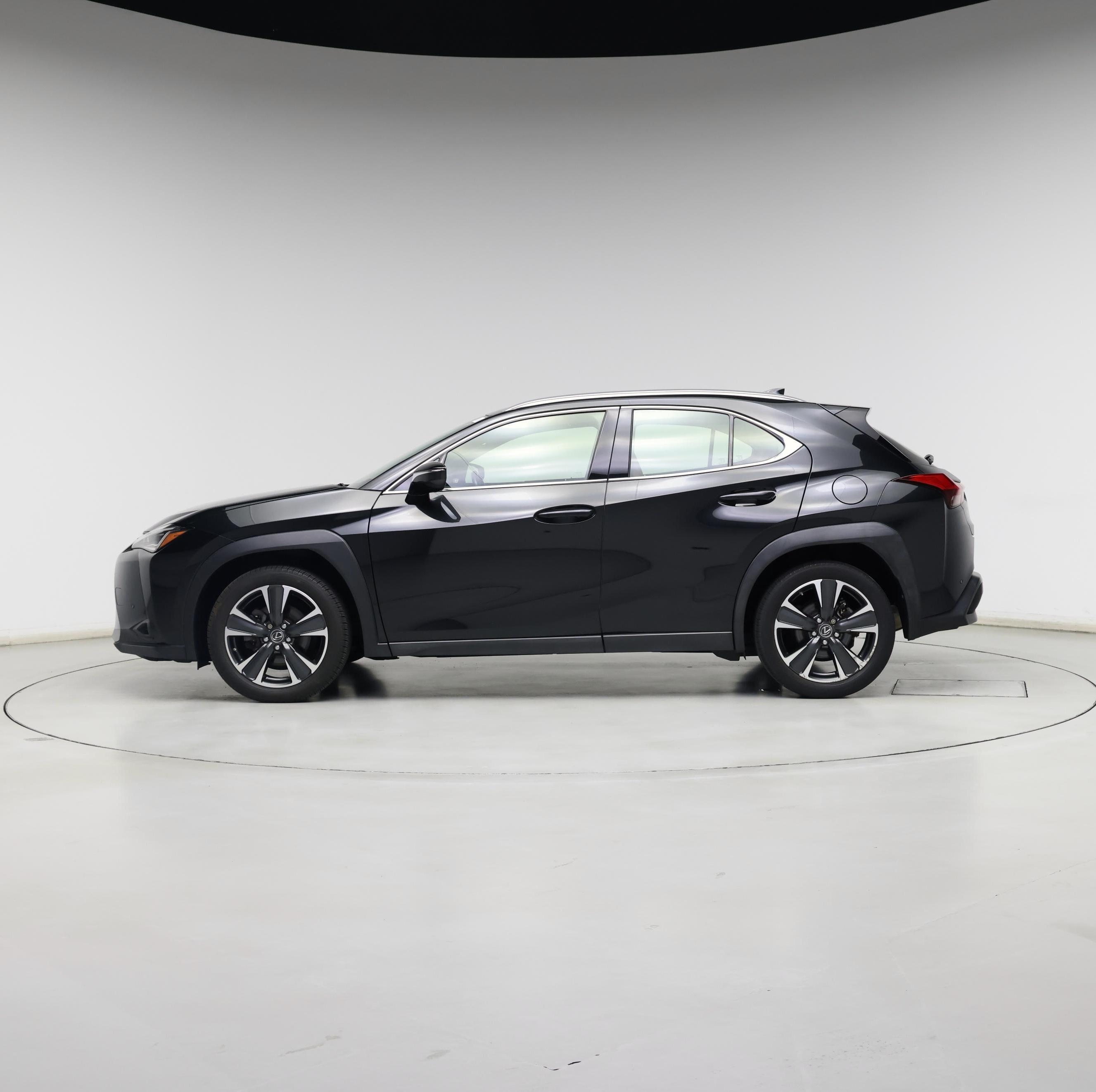 Thumbnail: 2020 Lexus UX - 3