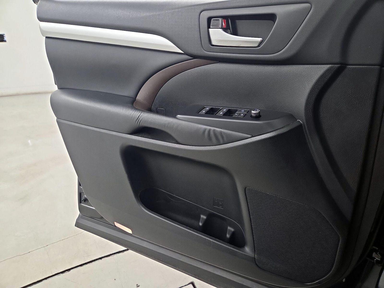 2015 Toyota Highlander XLE - Photo 13
