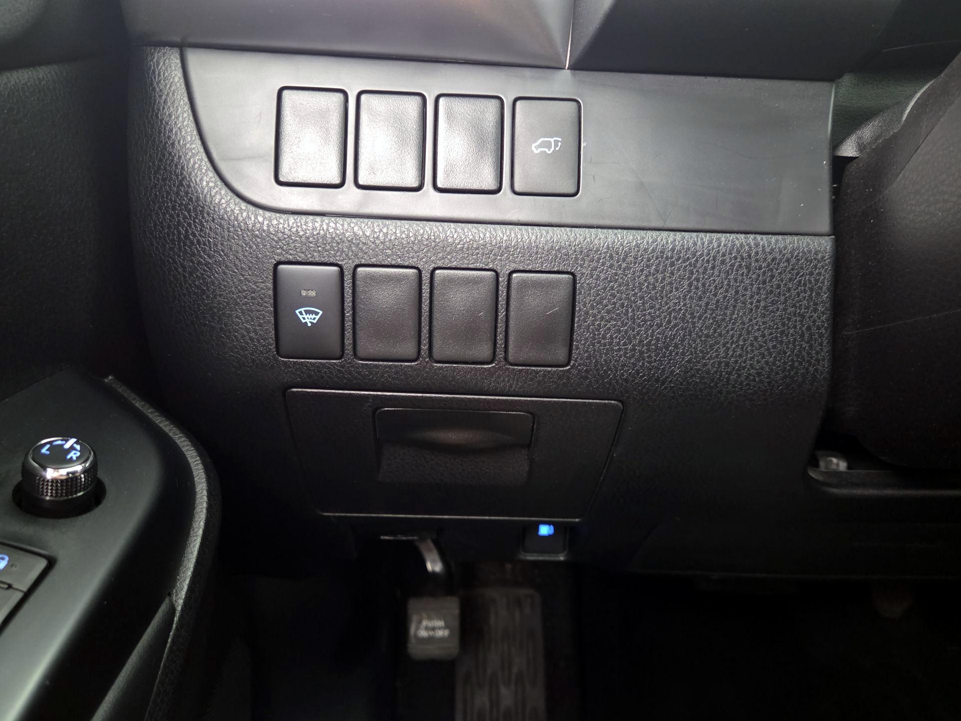 Thumbnail: 2015 Toyota Highlander - 13