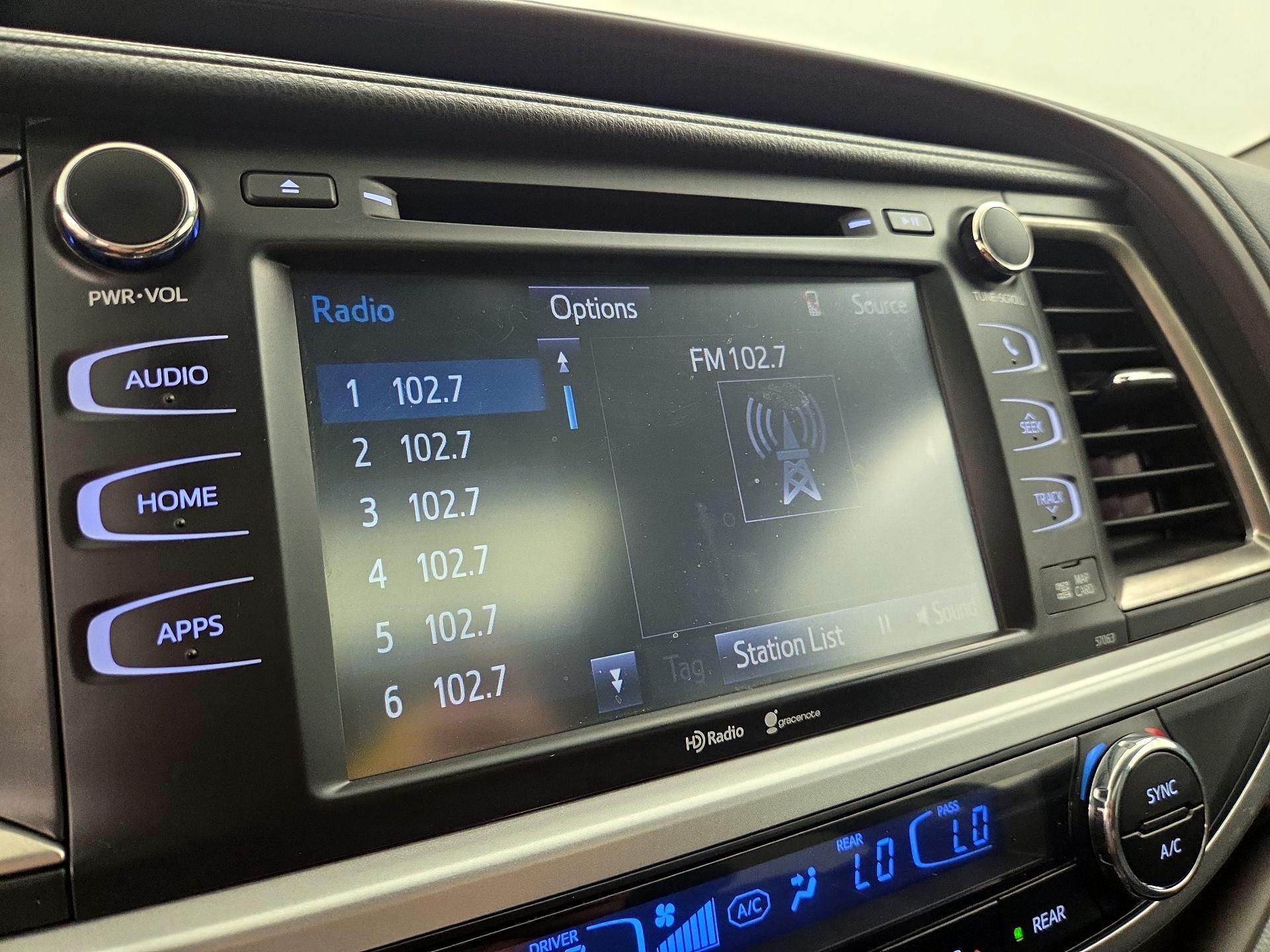 Thumbnail: 2015 Toyota Highlander - 16
