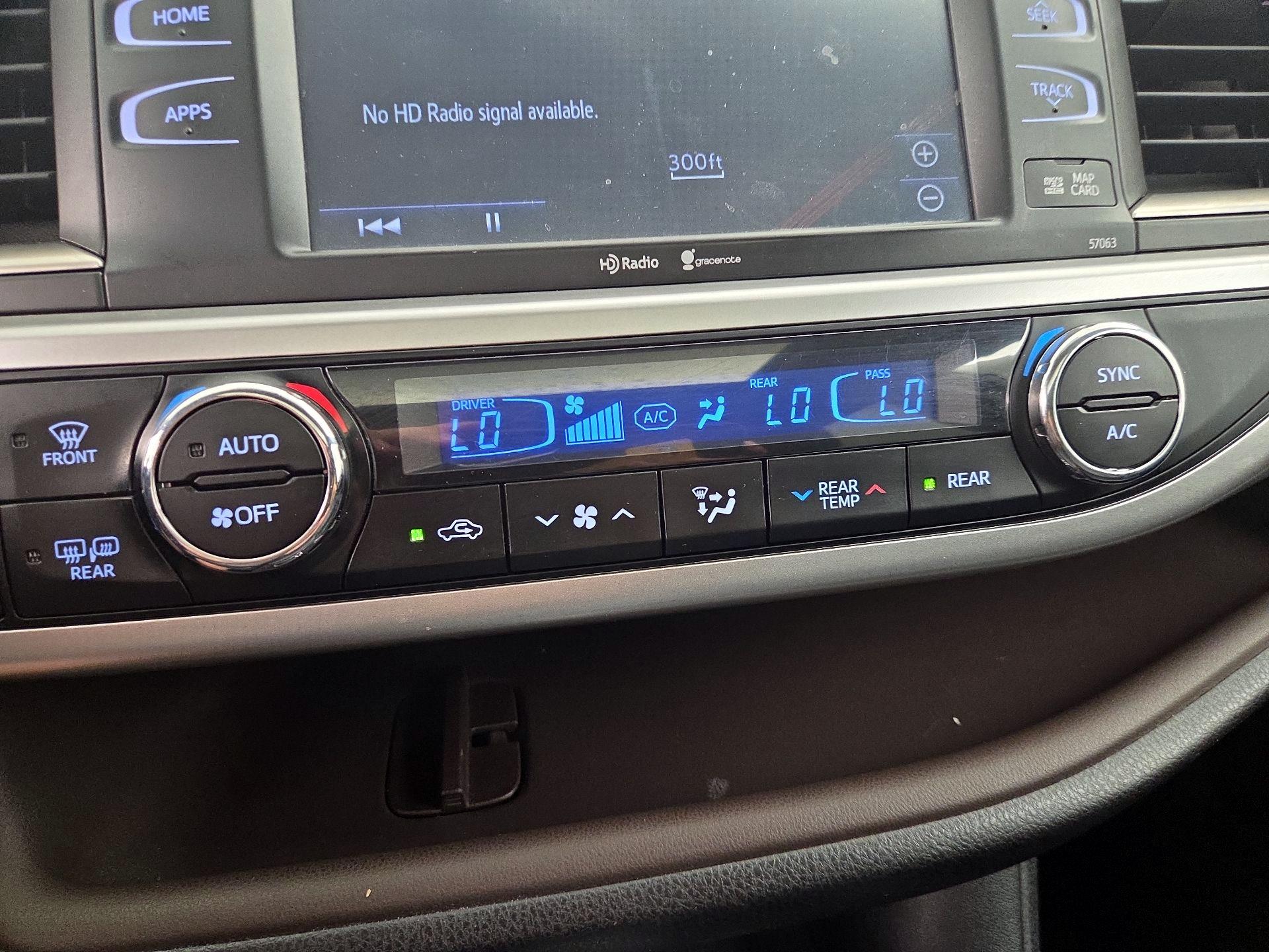 Thumbnail: 2015 Toyota Highlander - 17