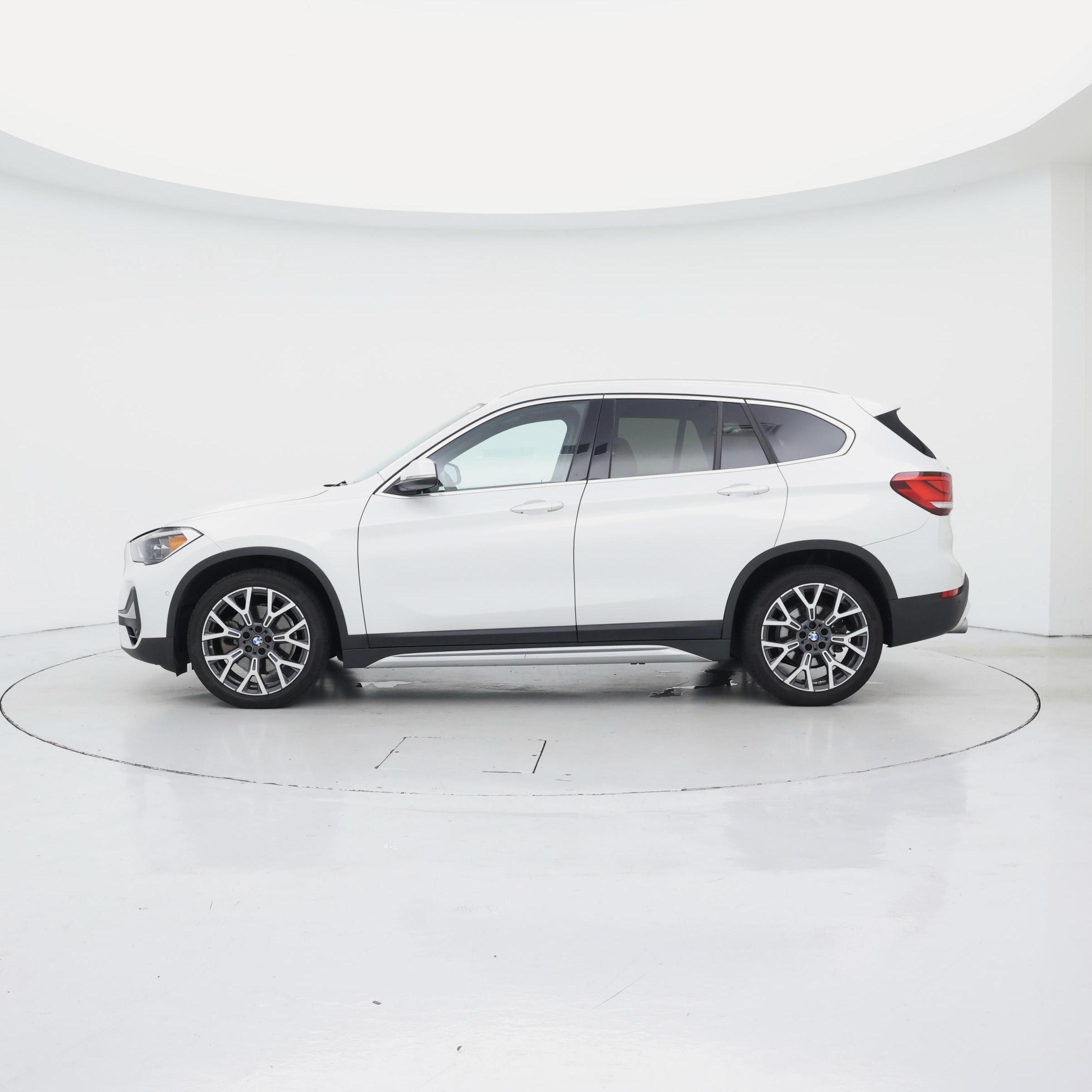 Thumbnail: 2021 BMW X1 - 3