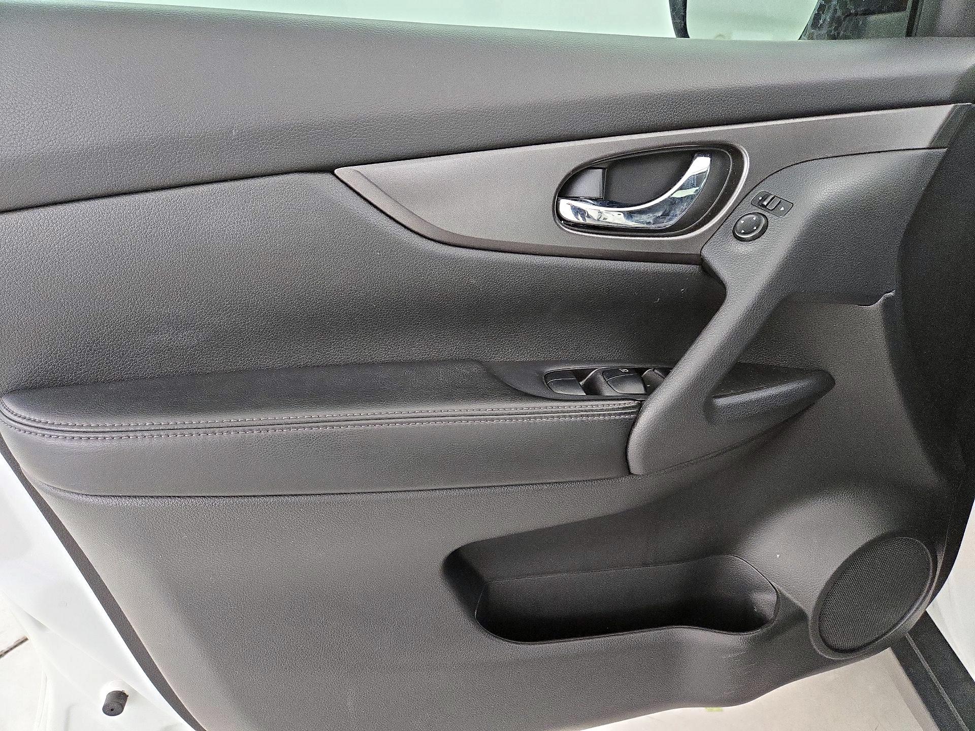 Thumbnail: 2015 Nissan Rogue - 12