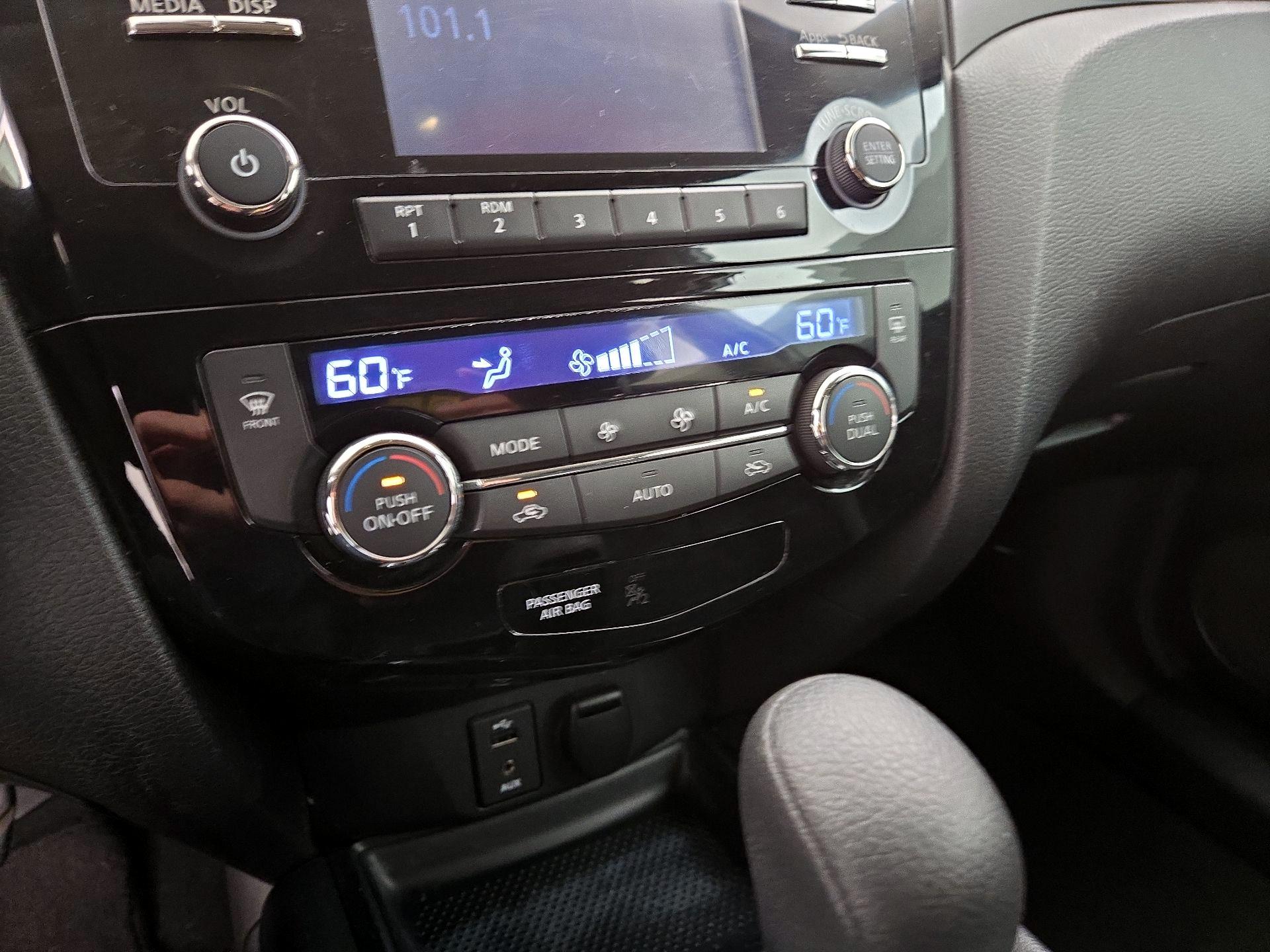 Thumbnail: 2015 Nissan Rogue - 16