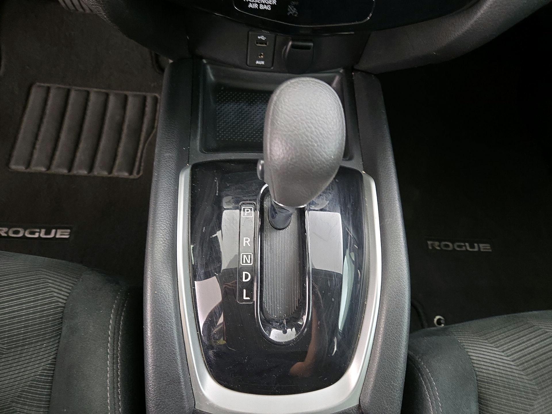 Thumbnail: 2015 Nissan Rogue - 17