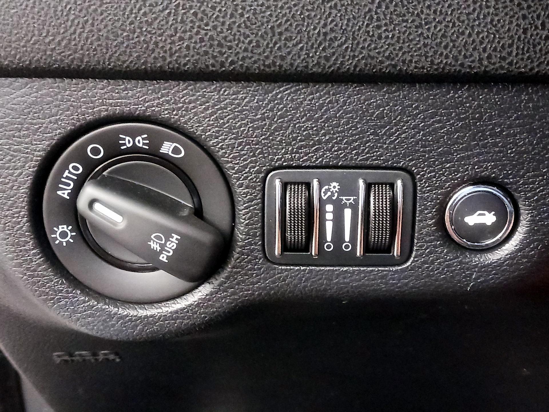 Thumbnail: 2015 Dodge Charger - 13