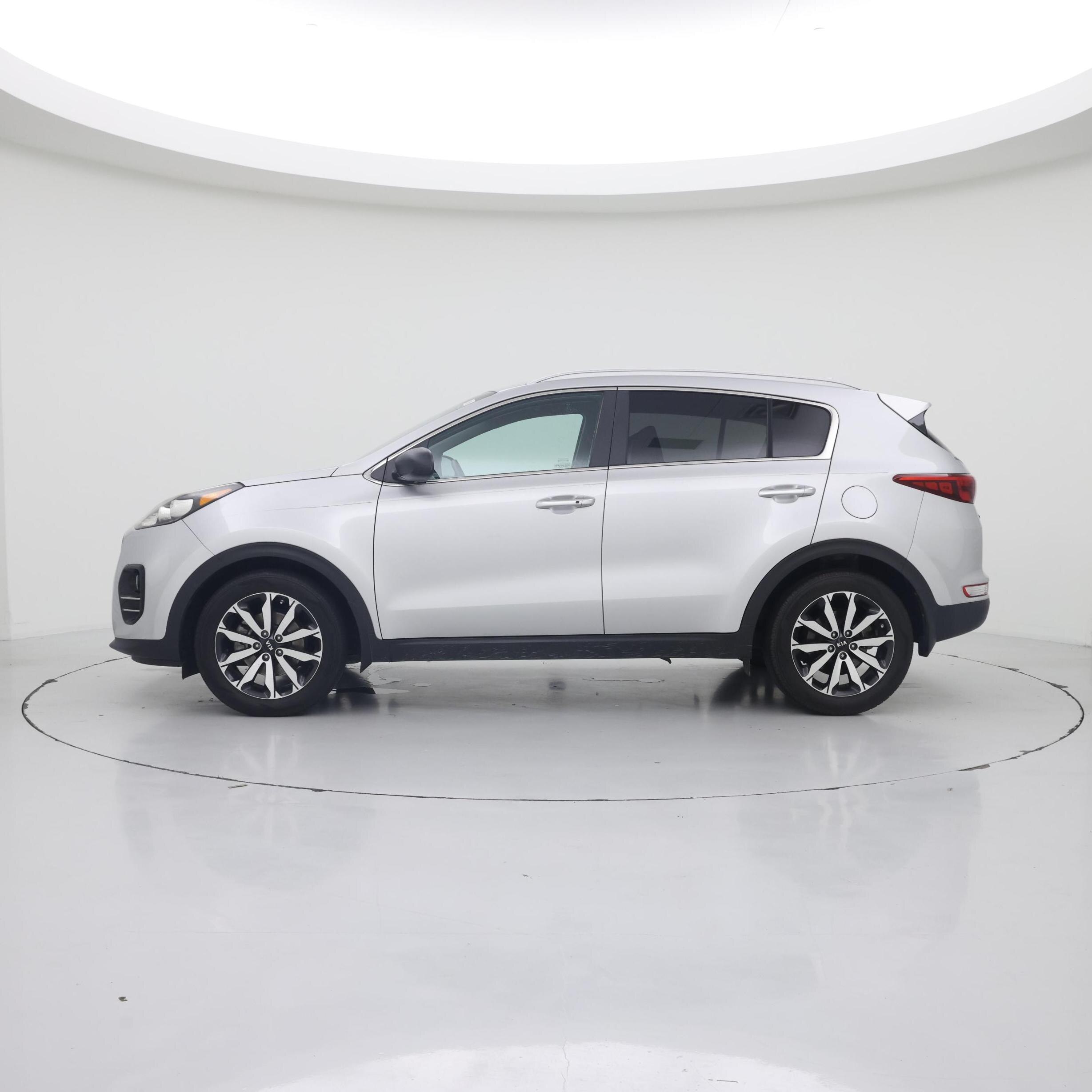 Thumbnail: 2017 Kia Sportage - 3