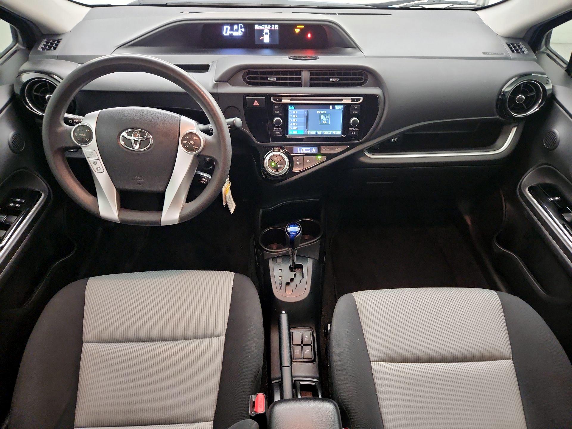 Thumbnail: 2016 Toyota Prius c - 9