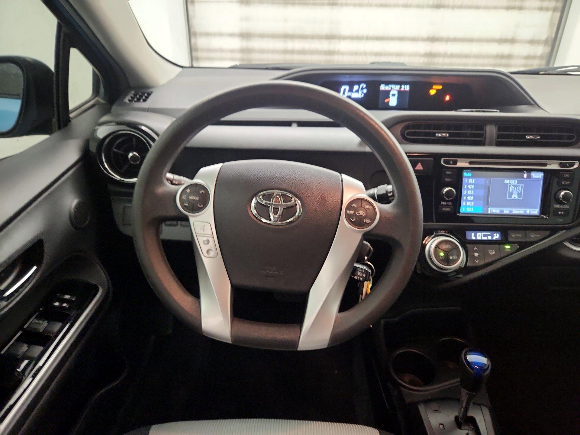 Thumbnail: 2016 Toyota Prius c - 10
