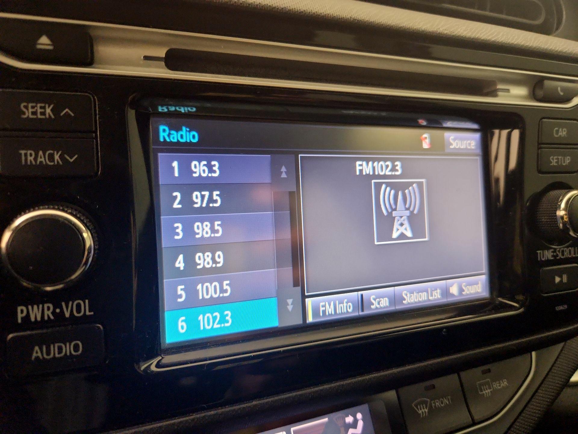 Thumbnail: 2016 Toyota Prius c - 14