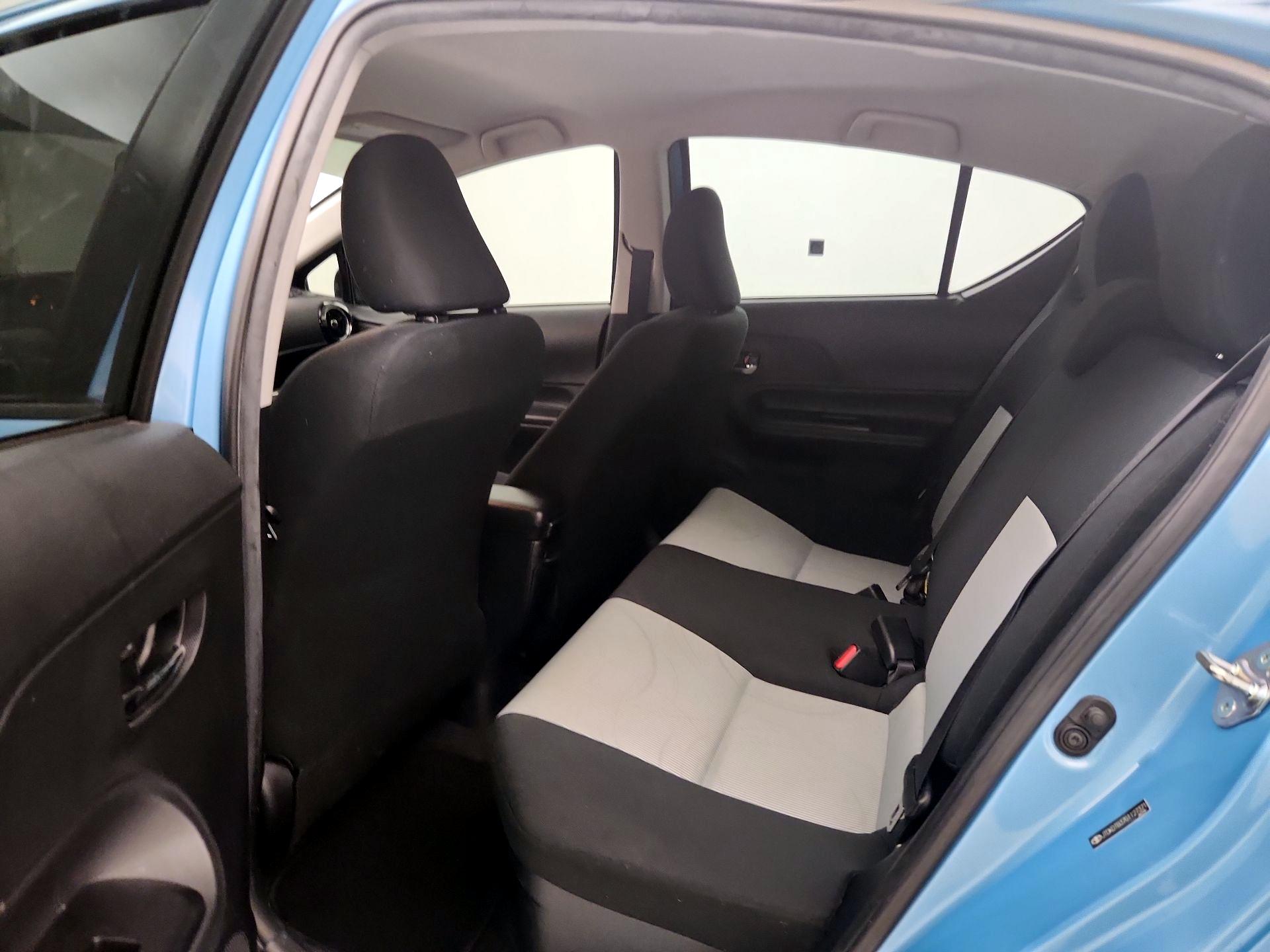 Thumbnail: 2016 Toyota Prius c - 18