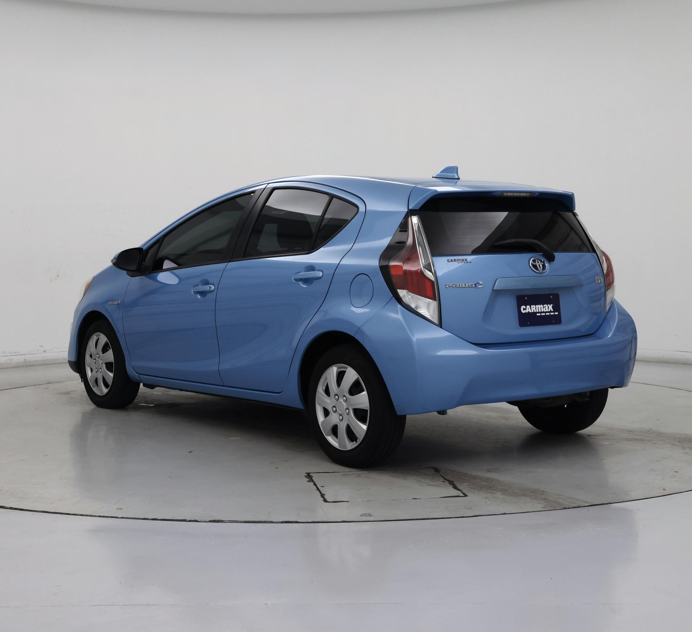 Thumbnail: 2016 Toyota Prius c - 2