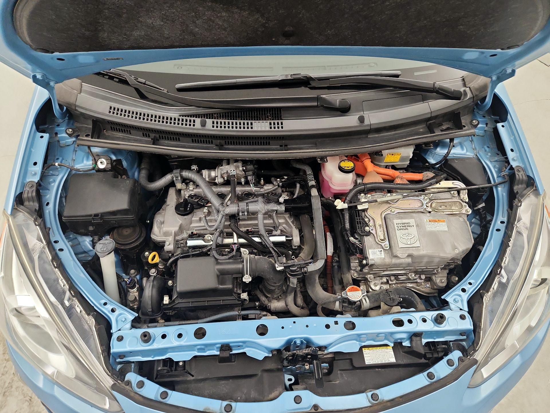 Thumbnail: 2016 Toyota Prius c - 20