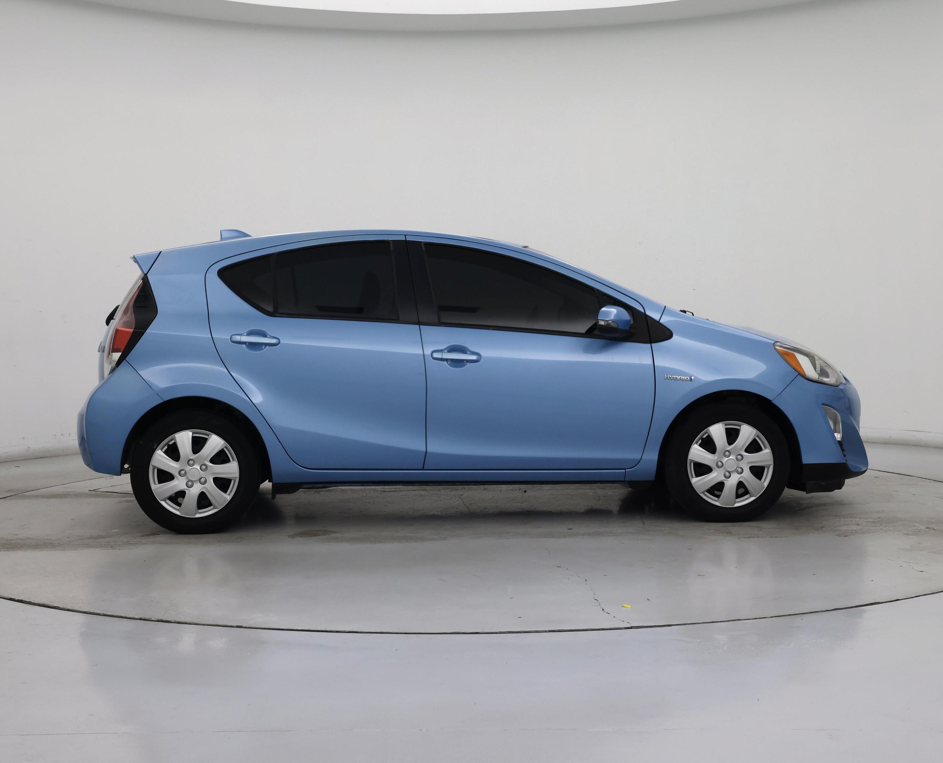 Thumbnail: 2016 Toyota Prius c - 7