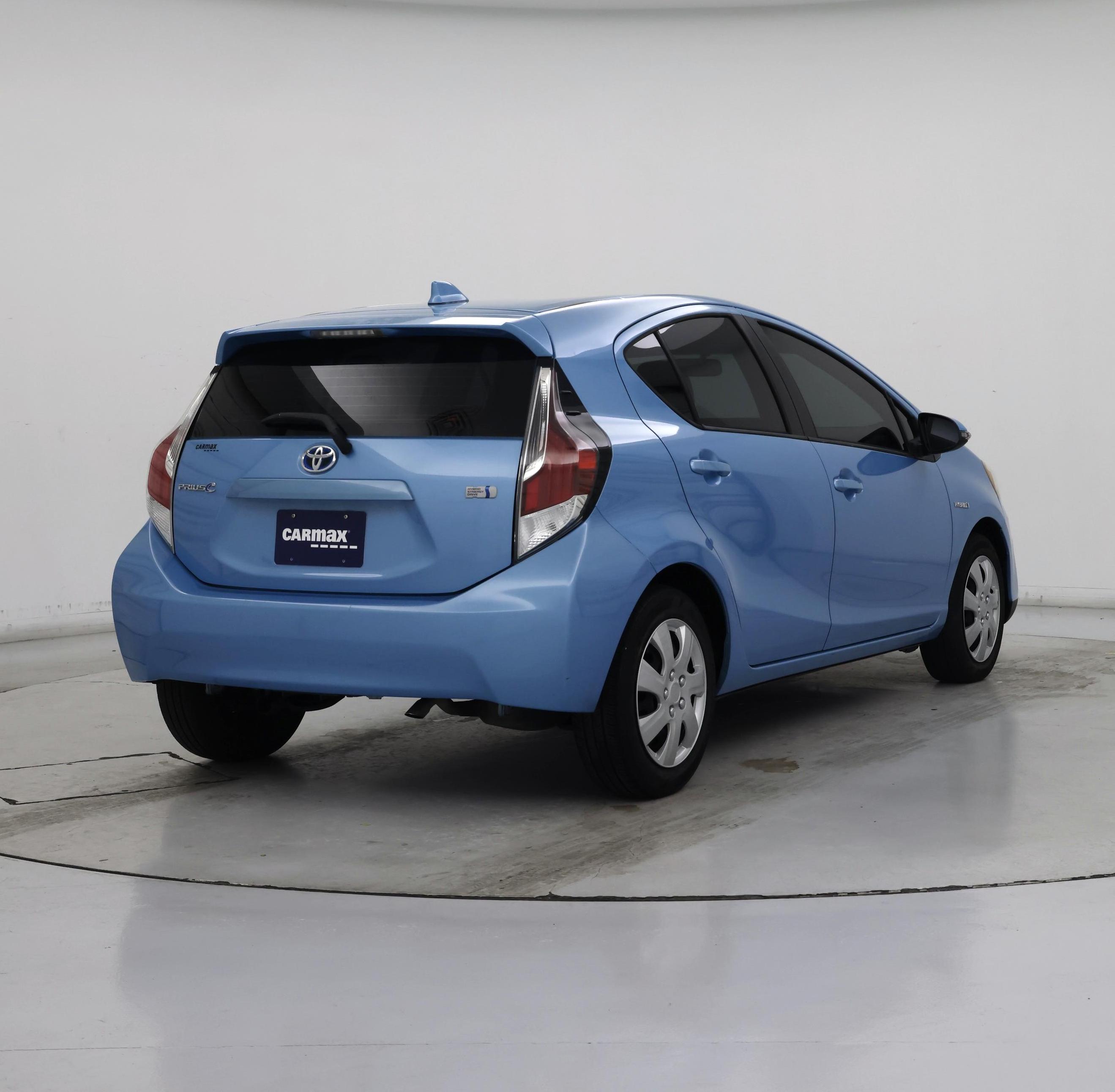 Thumbnail: 2016 Toyota Prius c - 8