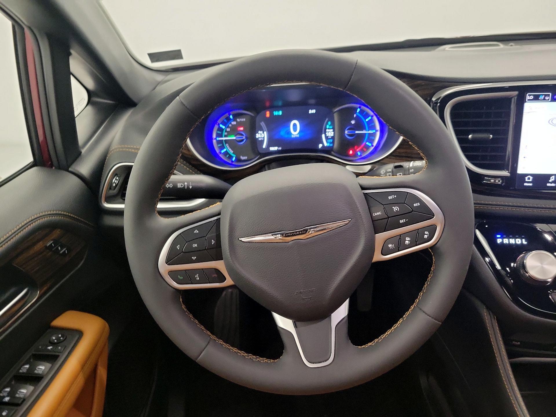 Thumbnail: 2023 Chrysler Pacifica - 10
