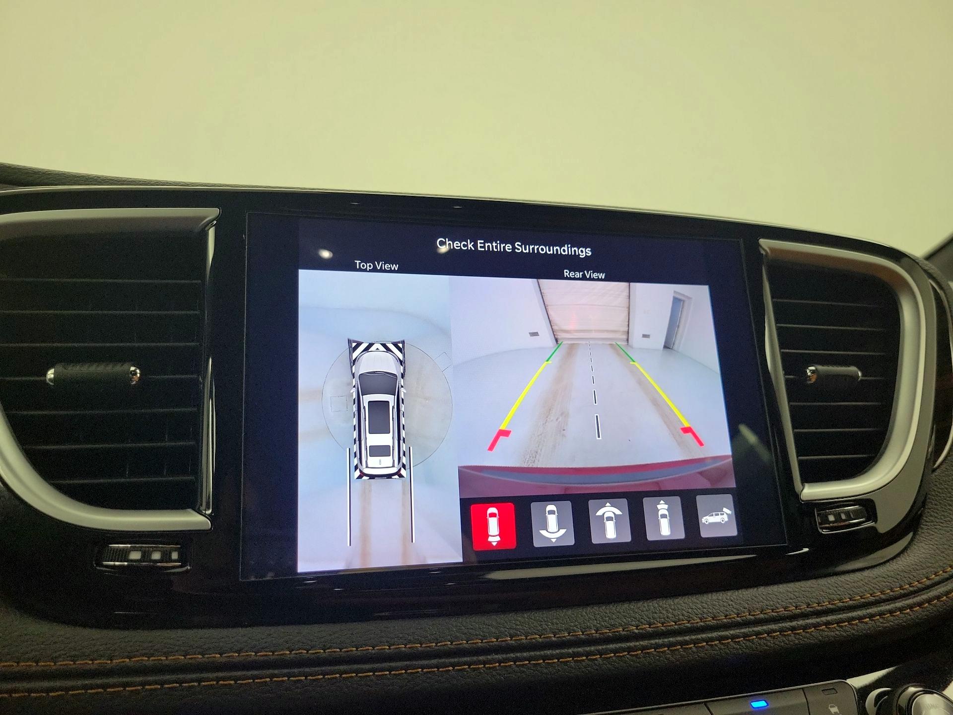 Thumbnail: 2023 Chrysler Pacifica - 15