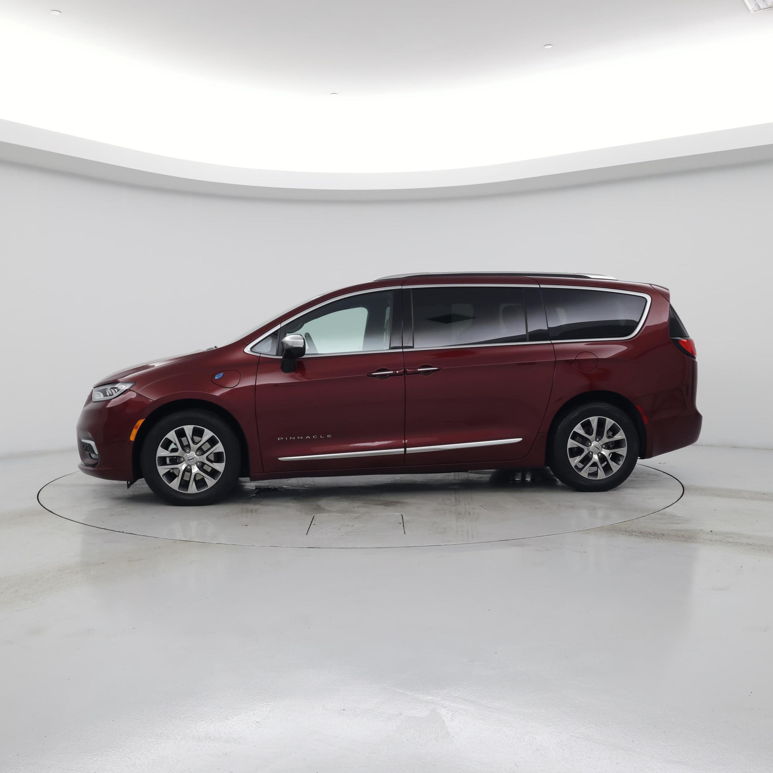 Thumbnail: 2023 Chrysler Pacifica - 3